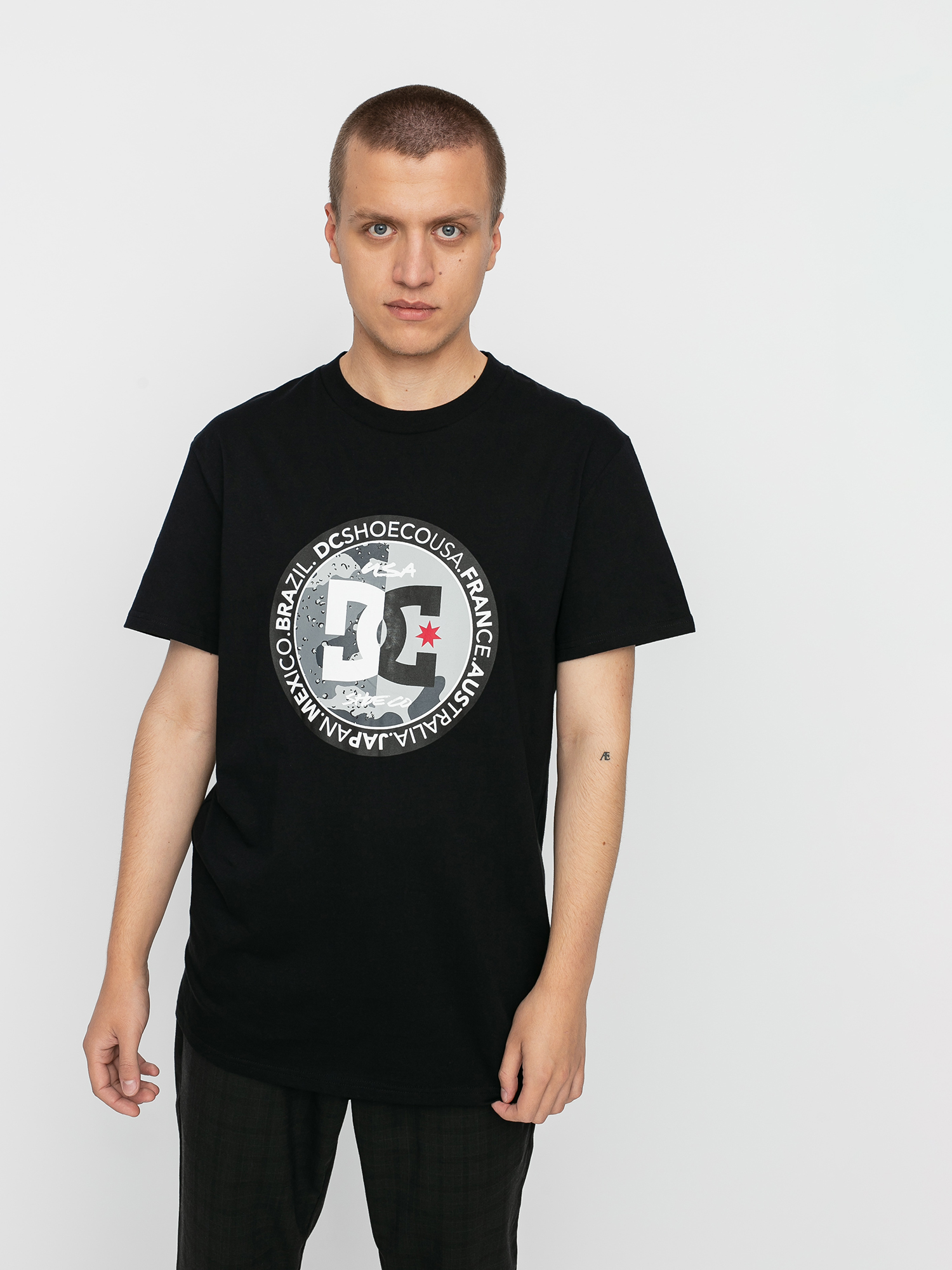 T-shirt DC Divide And Conquer (black)