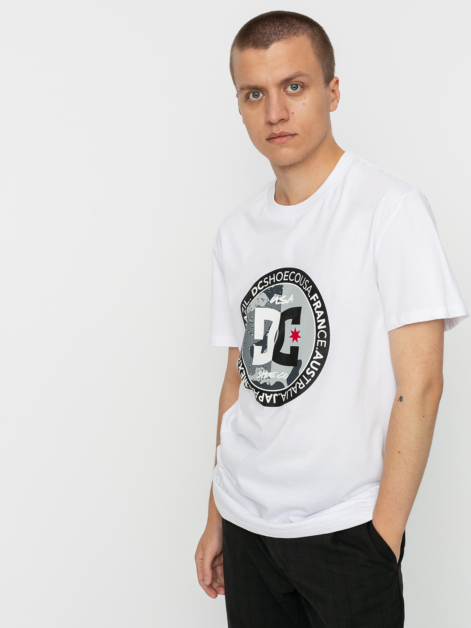 T-shirt DC Divide And Conquer (white)