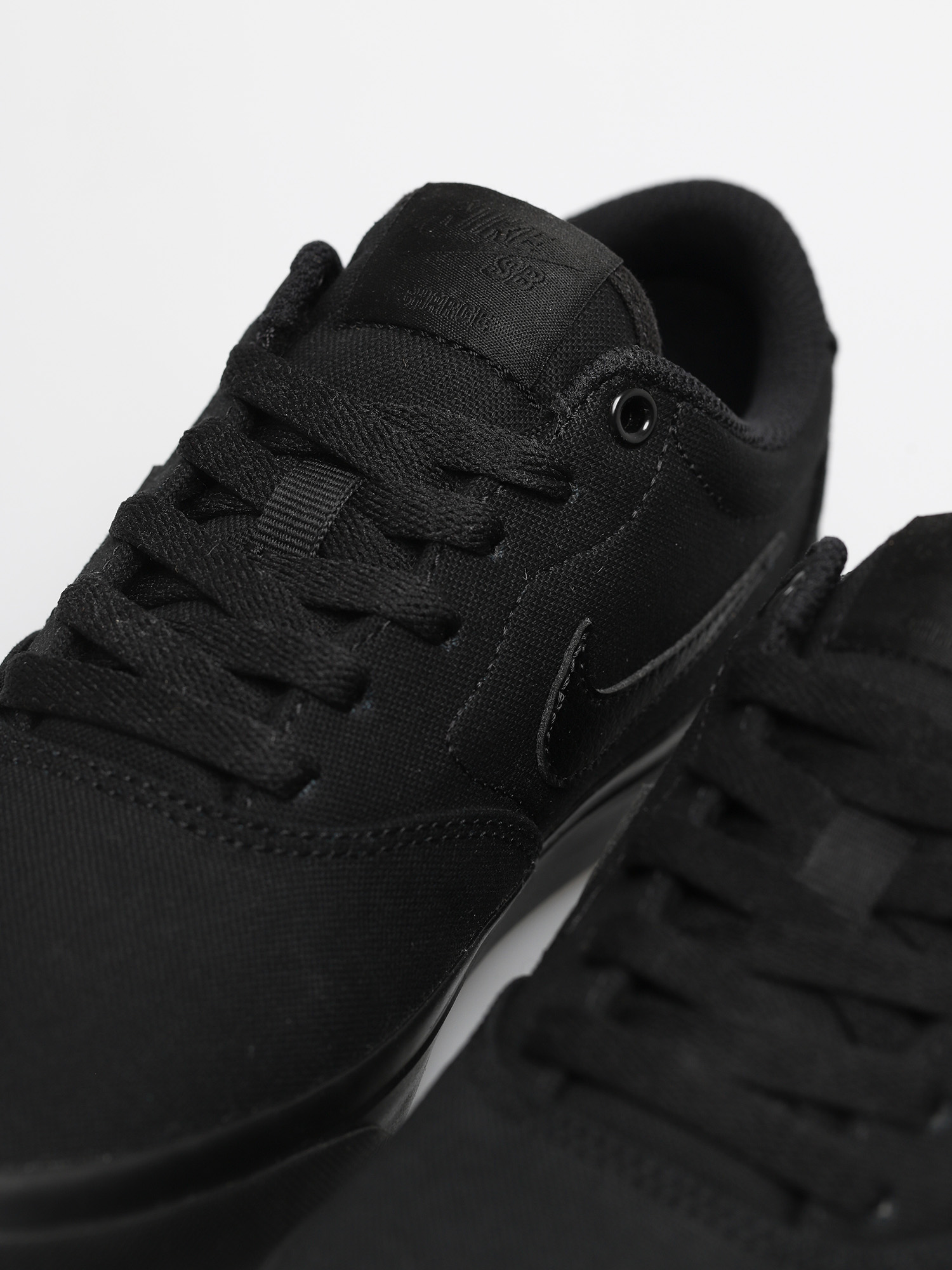 Buty Nike SB Charge Canvas (black/black-black)