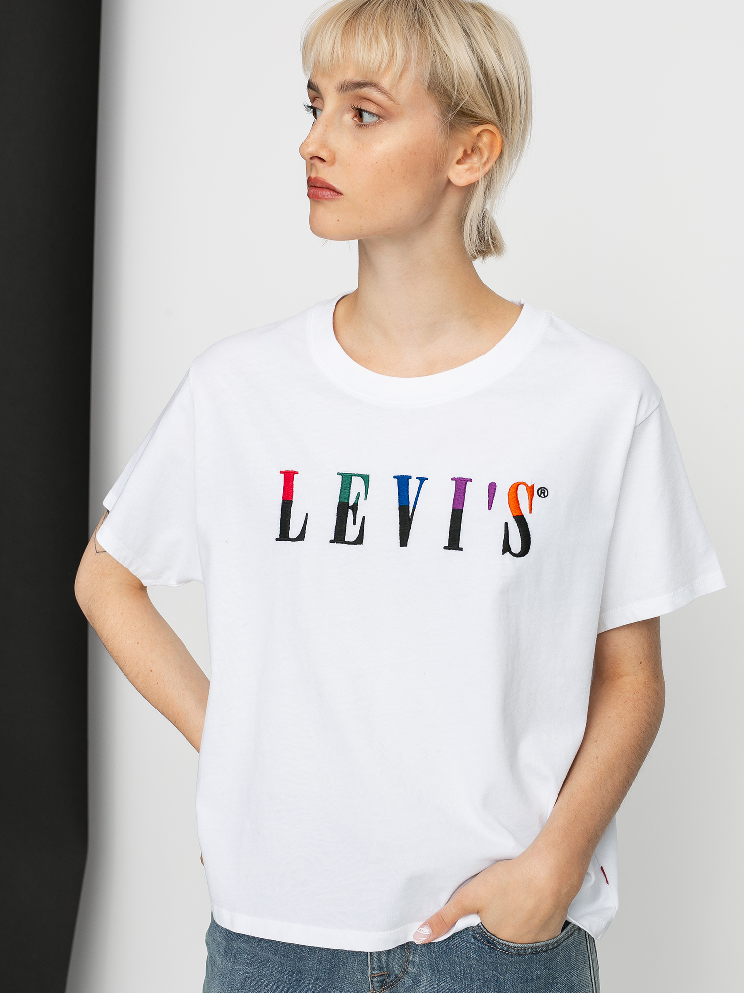 T-shirt Levi's® Graphic Varsity Wmn (split serif multicolor white)