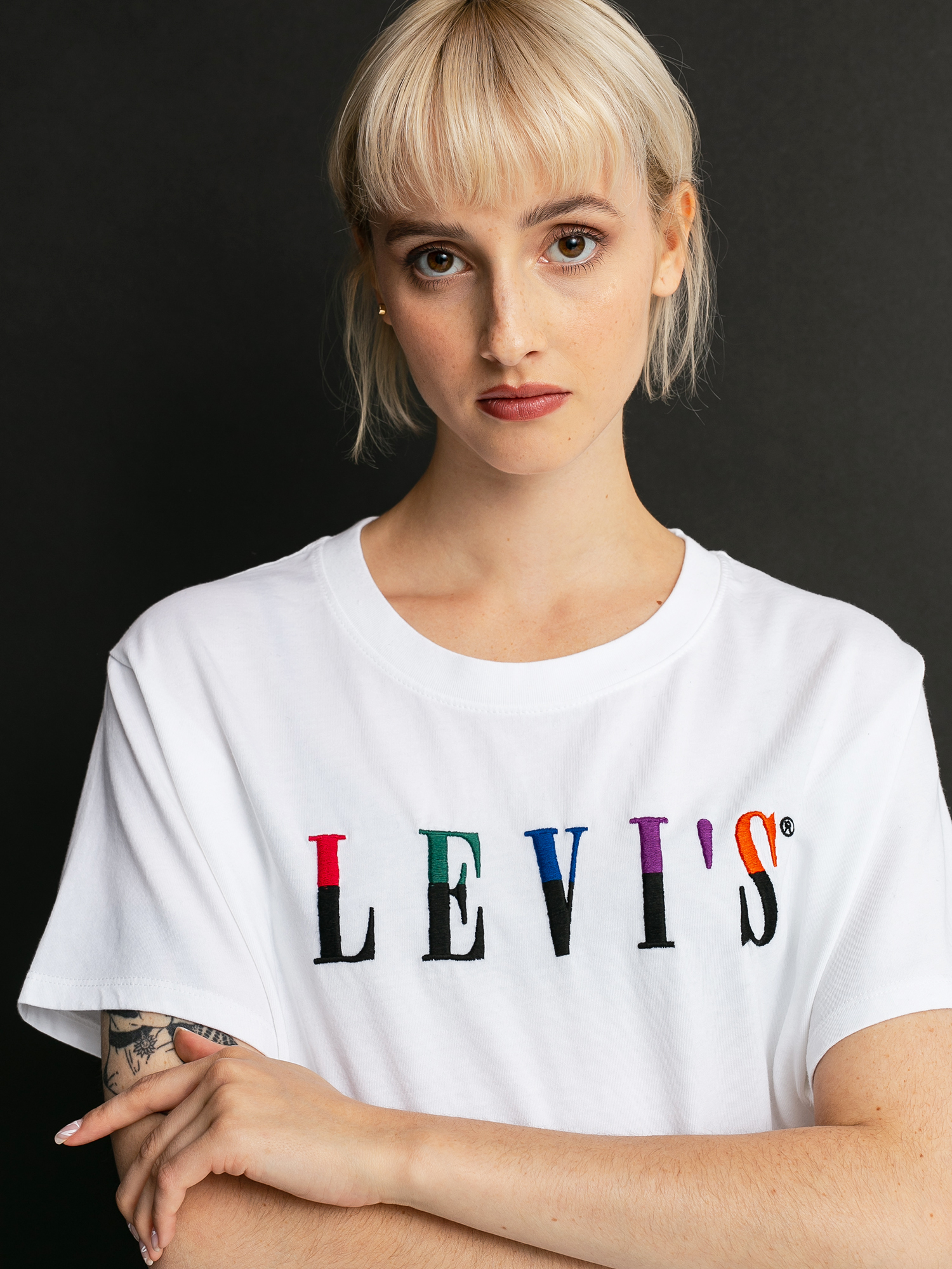 T-shirt Levi's® Graphic Varsity Wmn (split serif multicolor white)