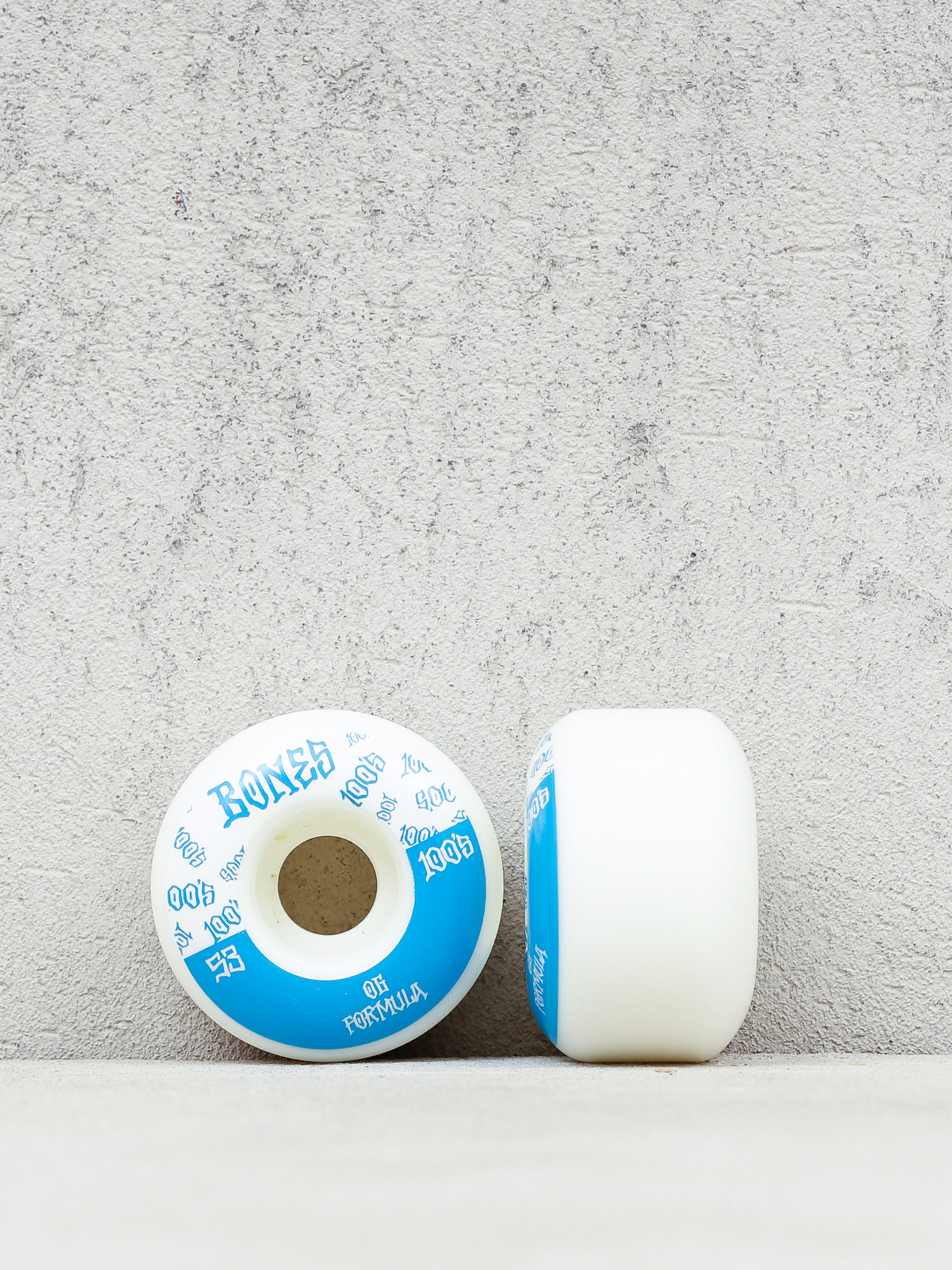 Kółka Bones 100#13 Wide Formula V4 (white/blue)
