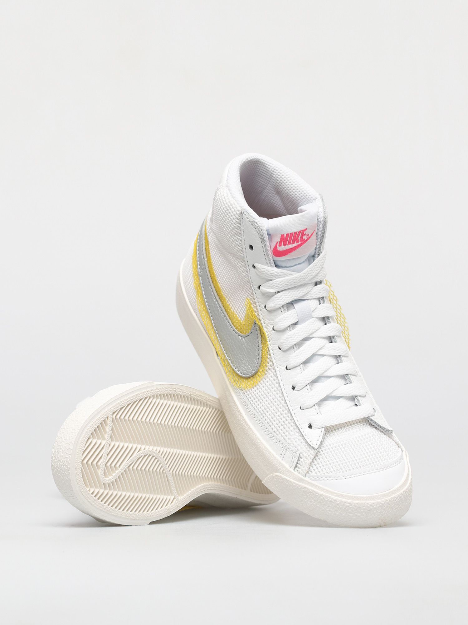 Buty Nike Blazer Mid Vintage 77 Wmn (white/metallic silver/university gold)