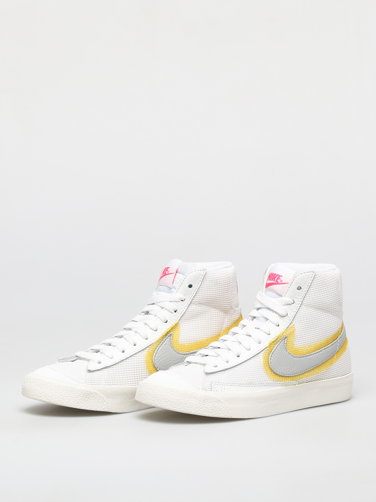 Buty Nike Blazer Mid Vintage 77 Wmn (white/metallic silver/university gold)