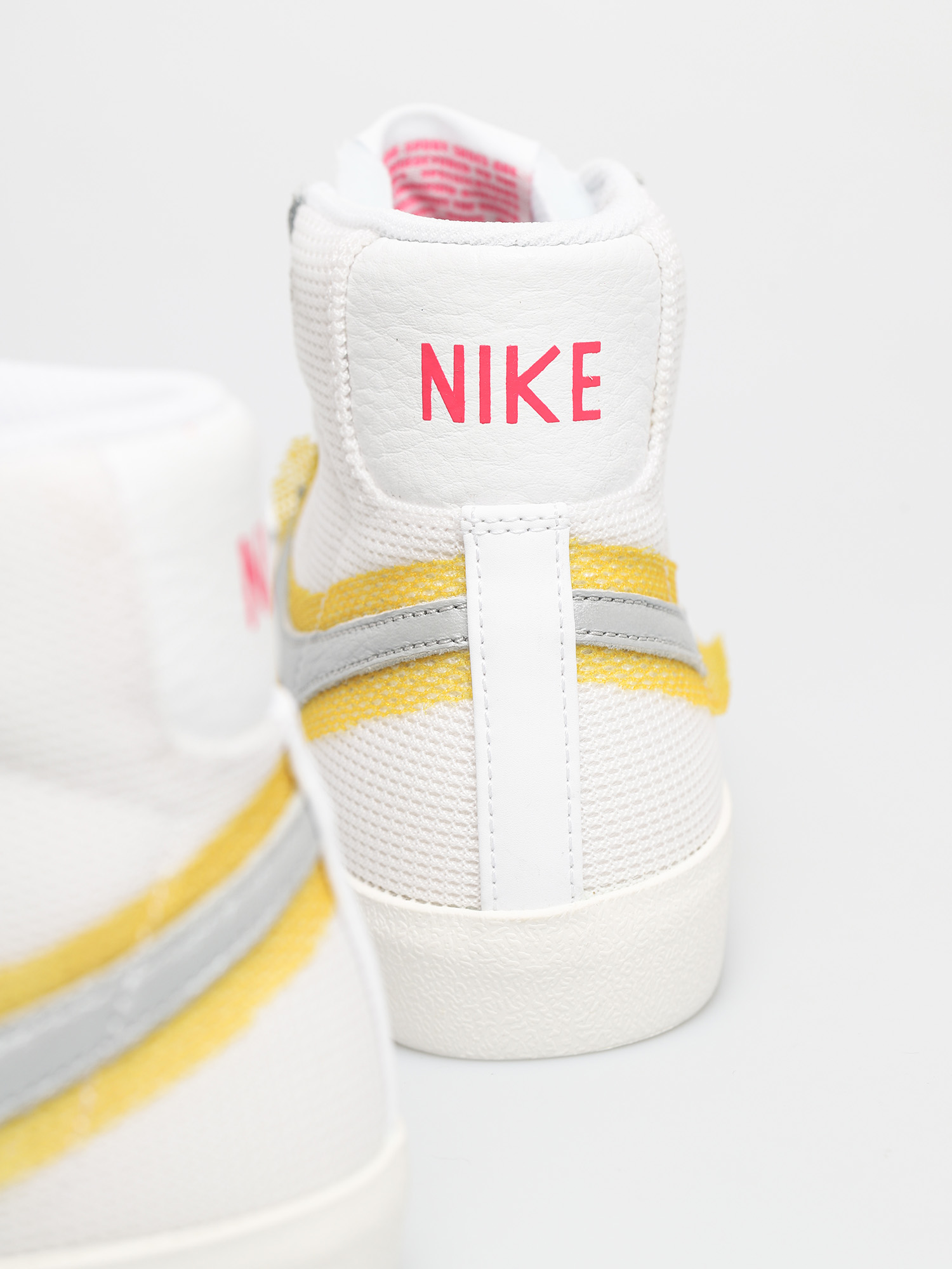 Buty Nike Blazer Mid Vintage 77 Wmn (white/metallic silver/university gold)