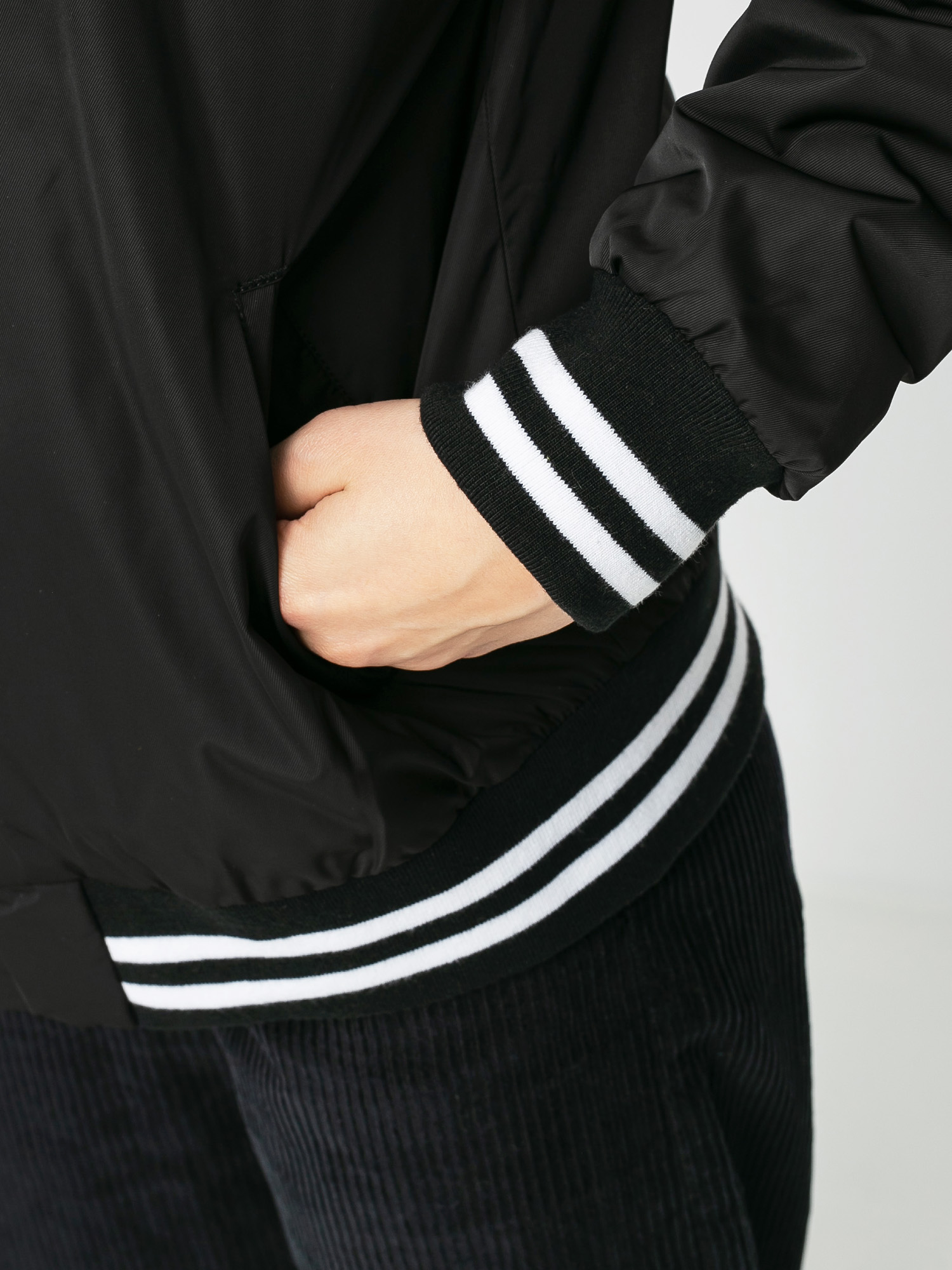 Kurtka Vans Varsity Bomber Wmn (black)
