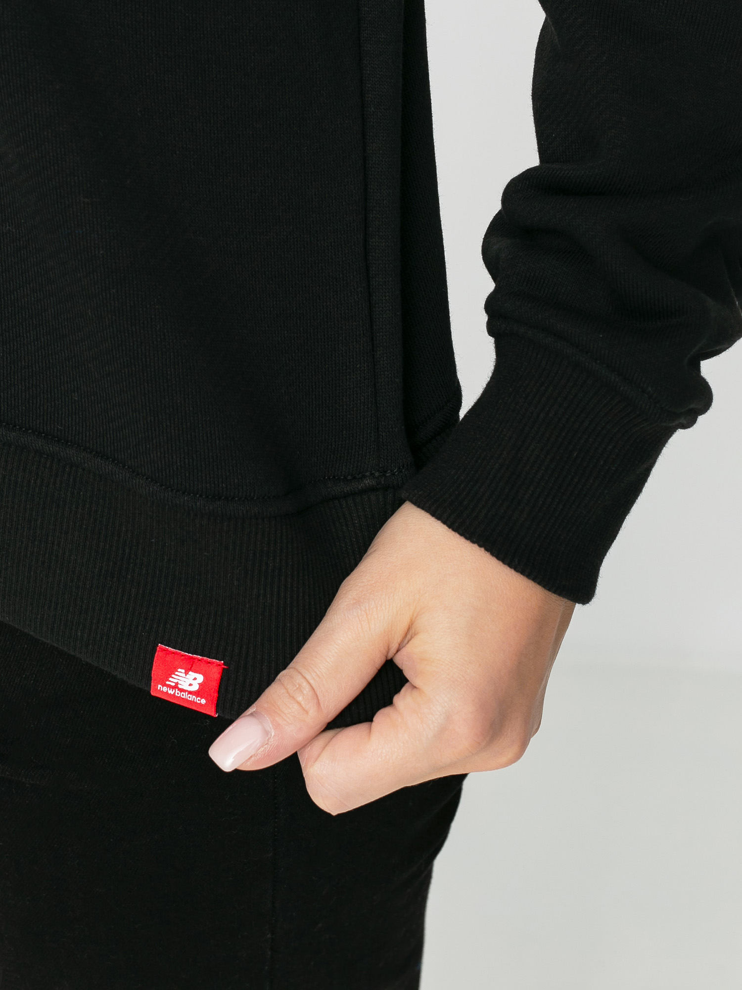 Bluza New Balance Terrain Graphic Crew Wmn (black)