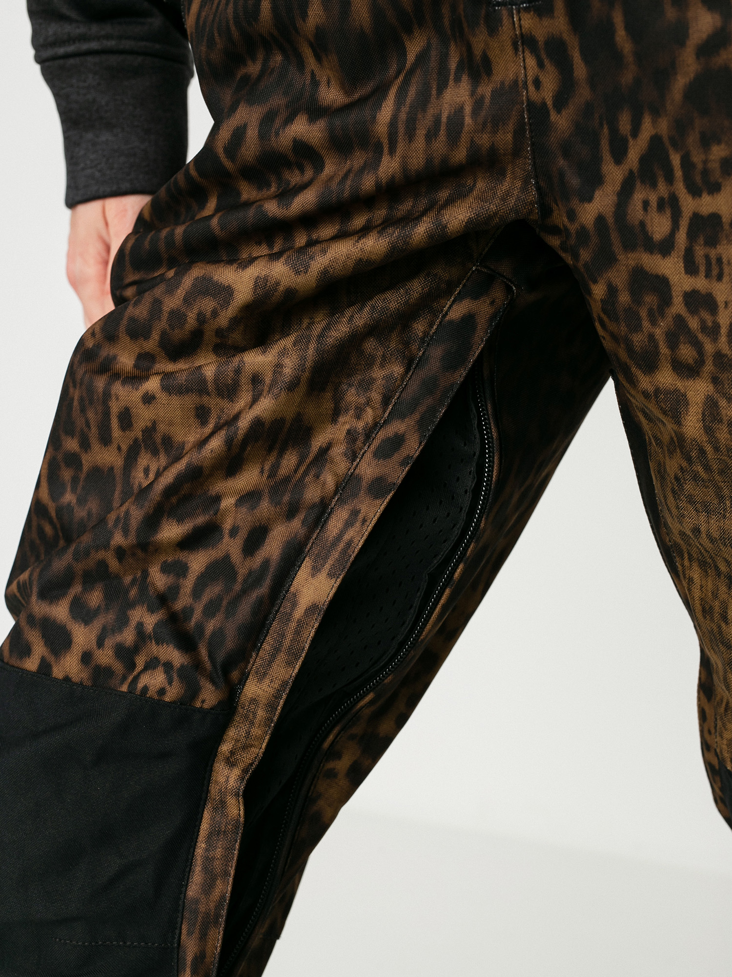 Damskie Spodnie snowboardowe Volcom Swift Bib Overall (leopard)