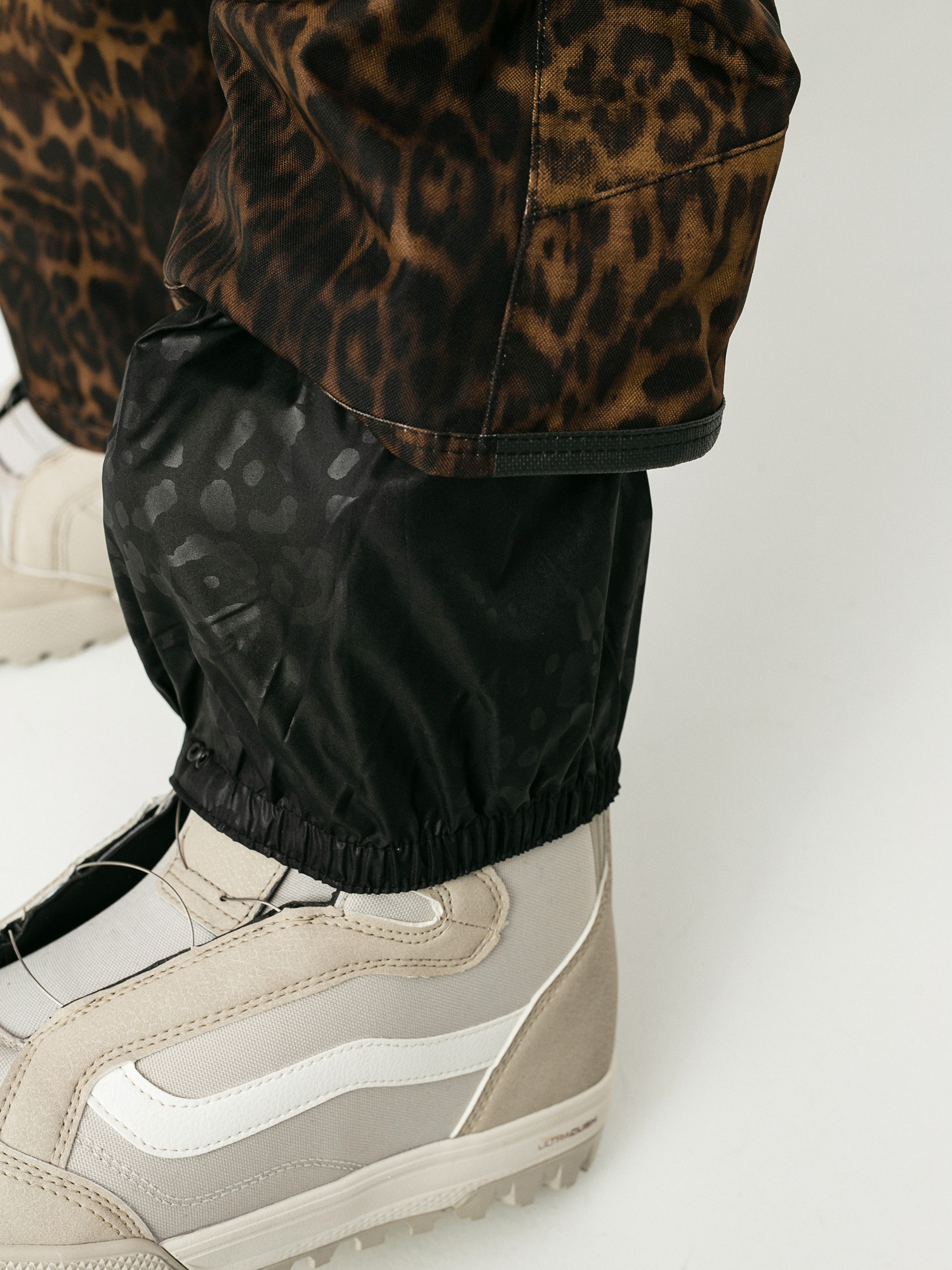 Damskie Spodnie snowboardowe Volcom Swift Bib Overall (leopard)