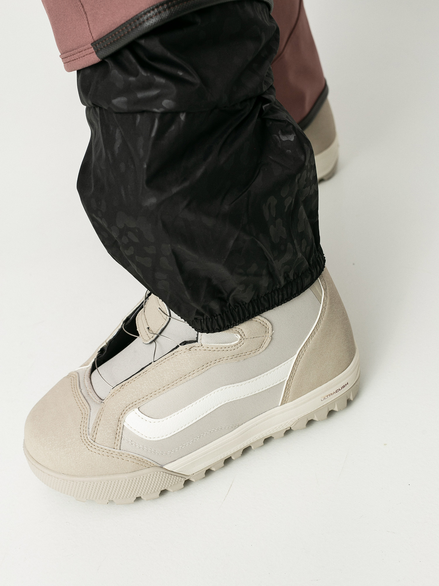 Damskie Spodnie snowboardowe Volcom Species Stretch (rose wood)