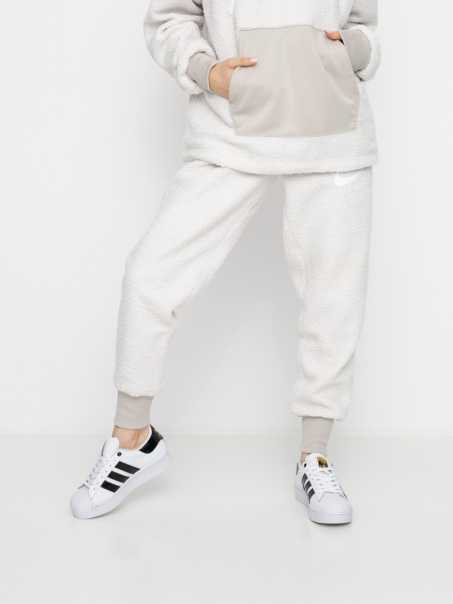 Spodnie Nike Jggr Sherpa Wmn (phantom/string/white)