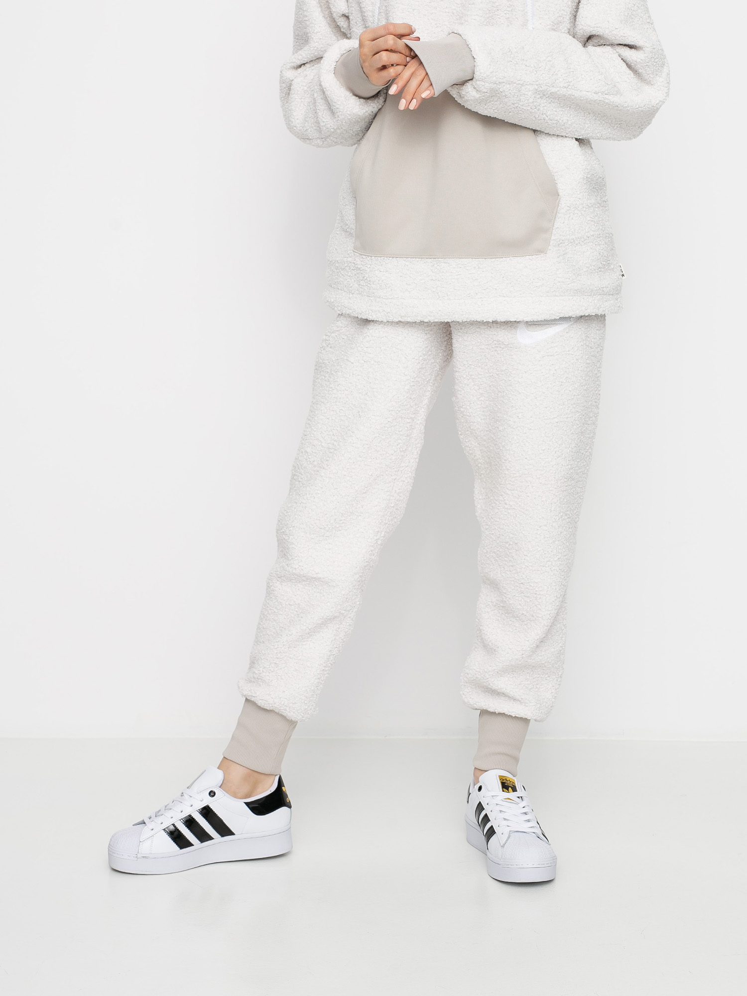 Spodnie Nike Jggr Sherpa Wmn (phantom/string/white)