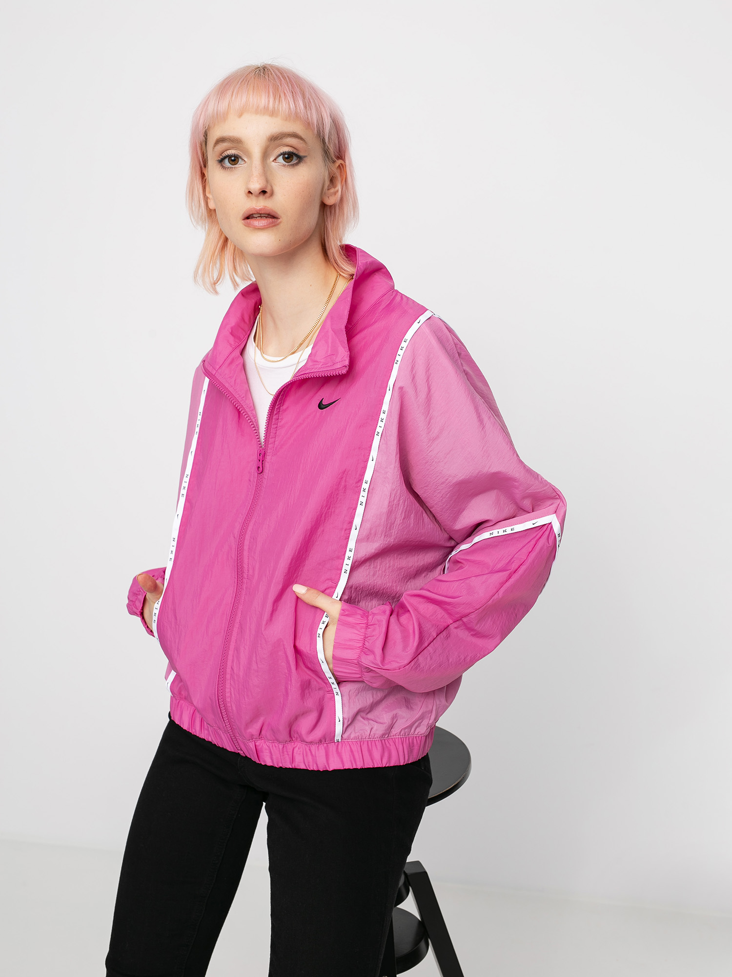 Kurtka Nike Wvn Piping Wmn (cosmic fuchsia/magic flamingo/black)