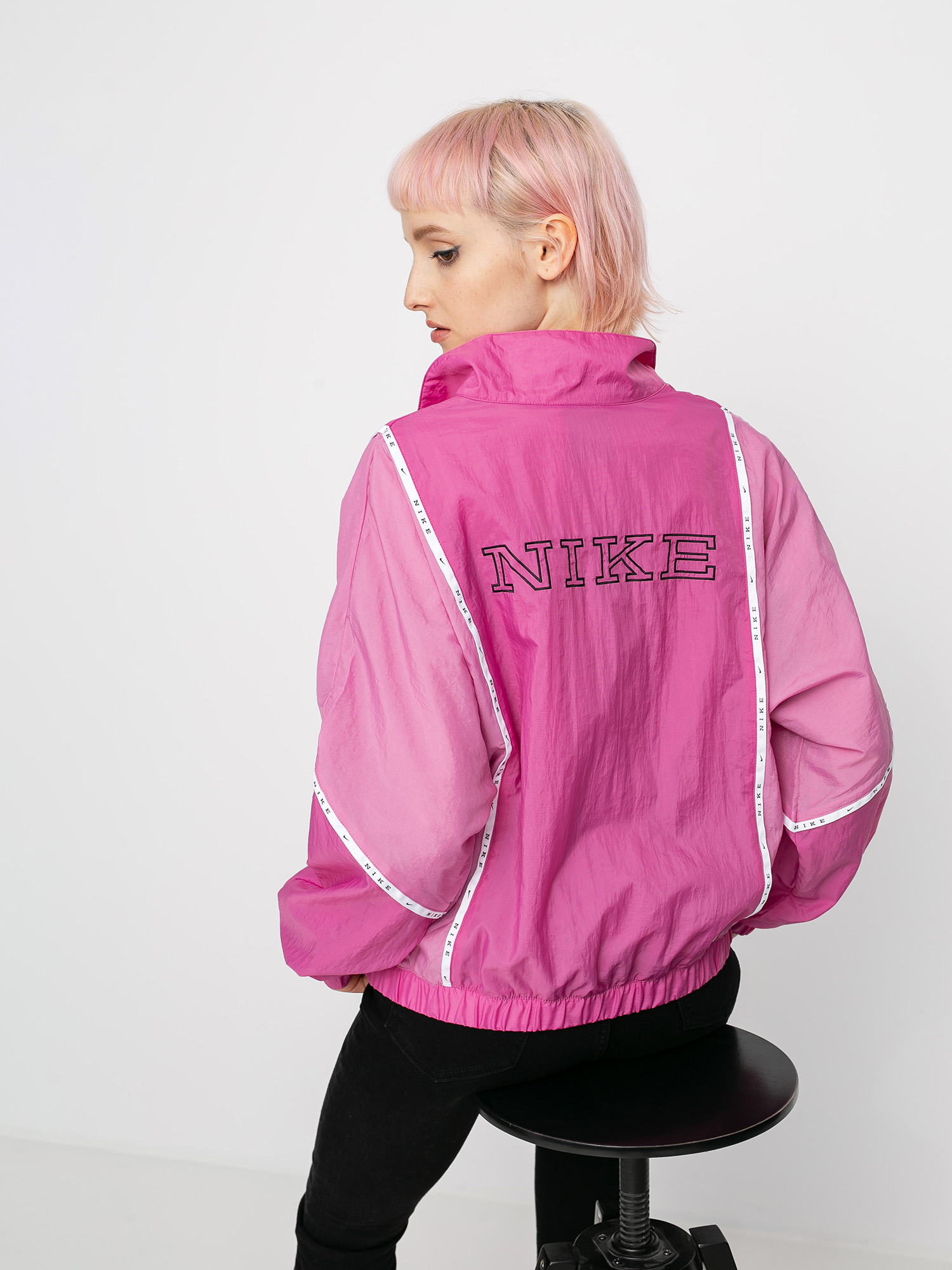 Kurtka Nike Wvn Piping Wmn (cosmic fuchsia/magic flamingo/black)