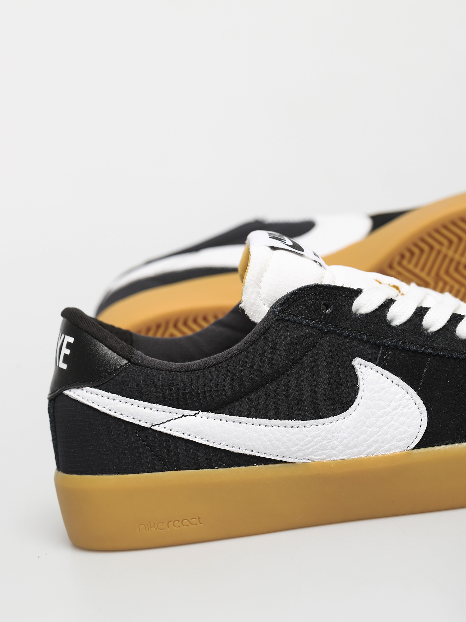 Buty Nike SB Bruin React (black/white black gum light brown)