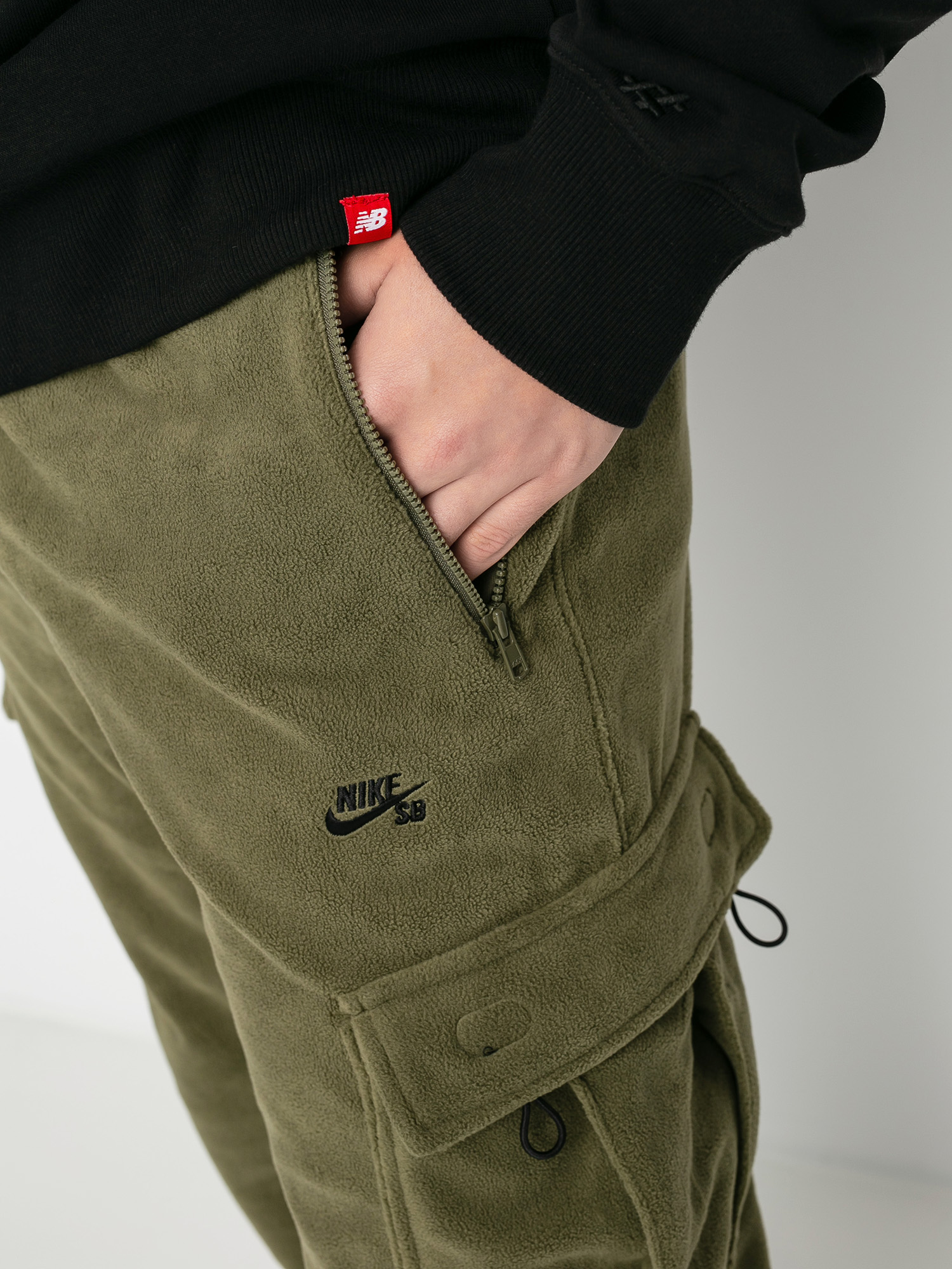Spodnie Nike SB Novelty Cargo (medium olive/electro orange/black)