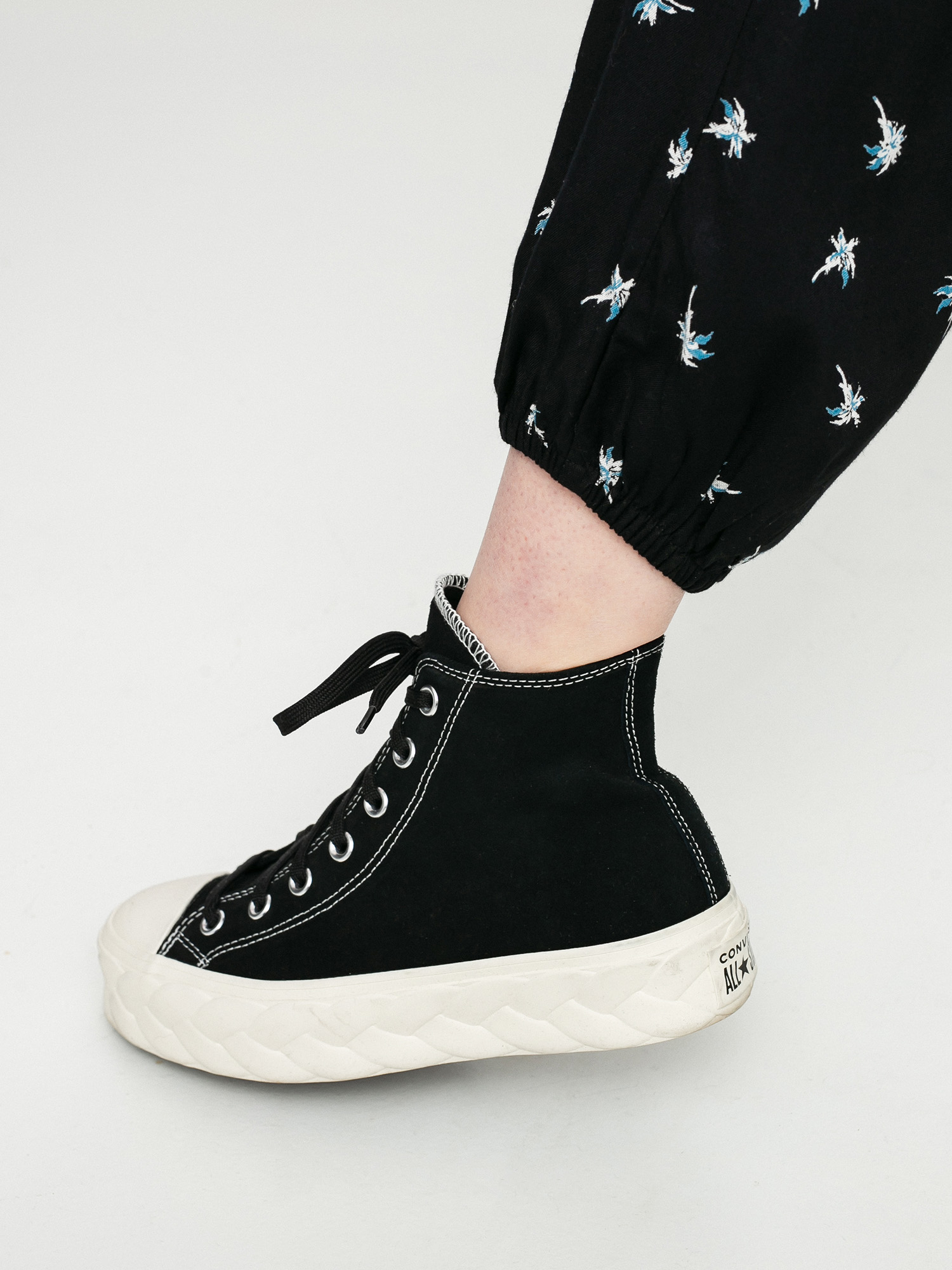 Spodnie Volcom Coco Jogger Wmn (black combo)