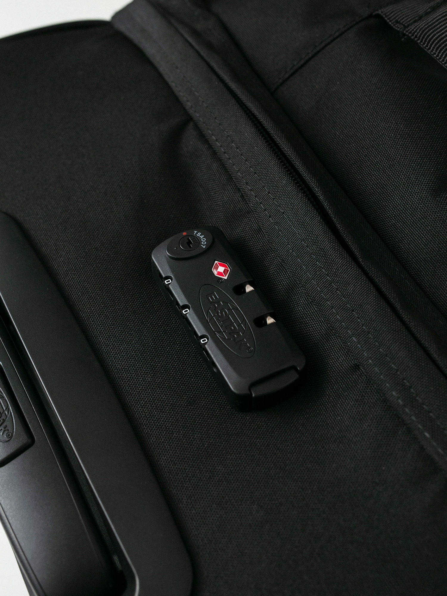 Walizka Eastpak Tranverz L (black)