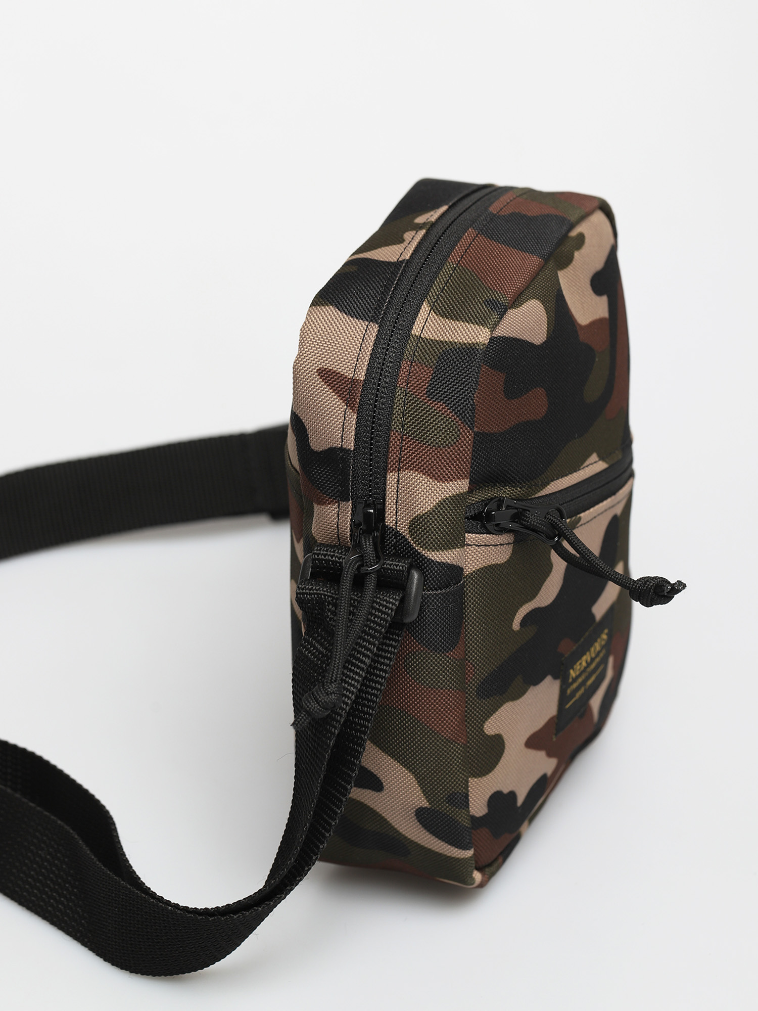 Paszportówka Nervous Goldtag (camo)