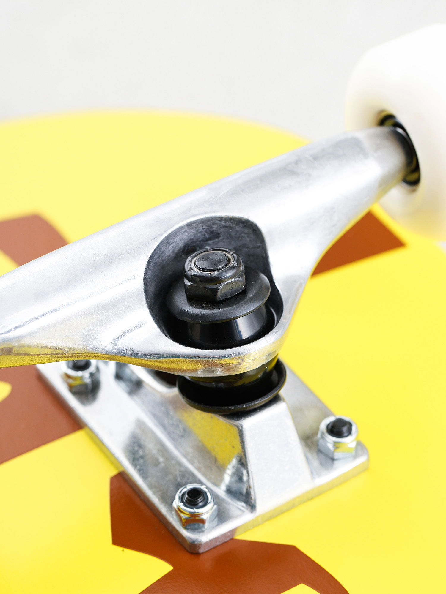 Deskorolka Chocolate Anderson Chunk (yellow)