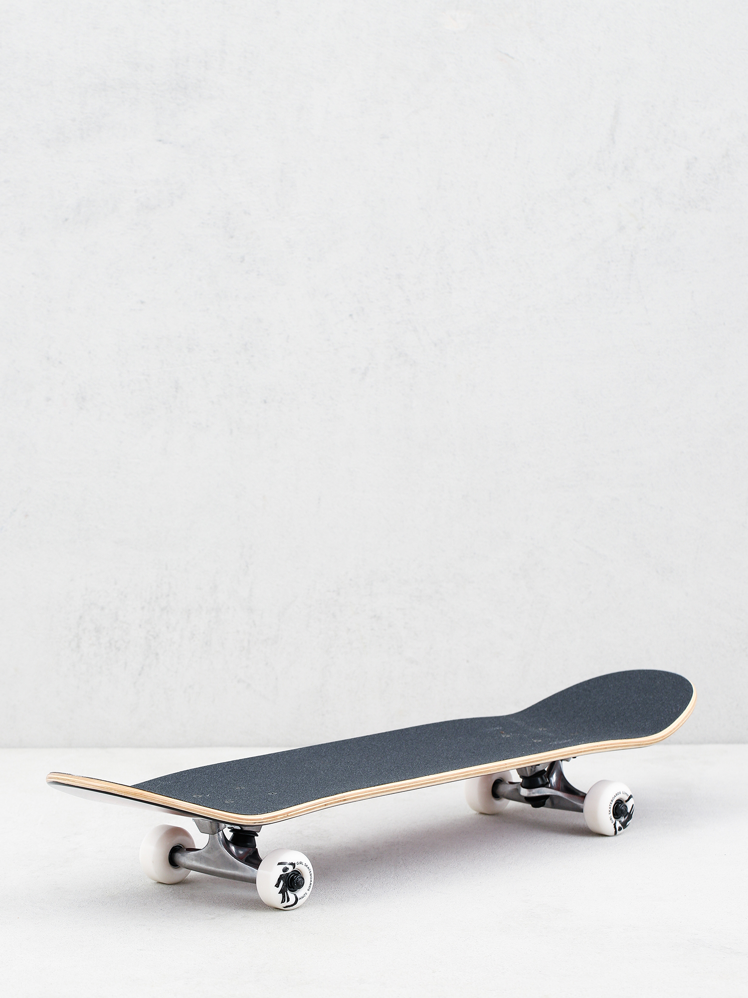 Deskorolka Girl S kateboard Howard 93 Til (black/red)