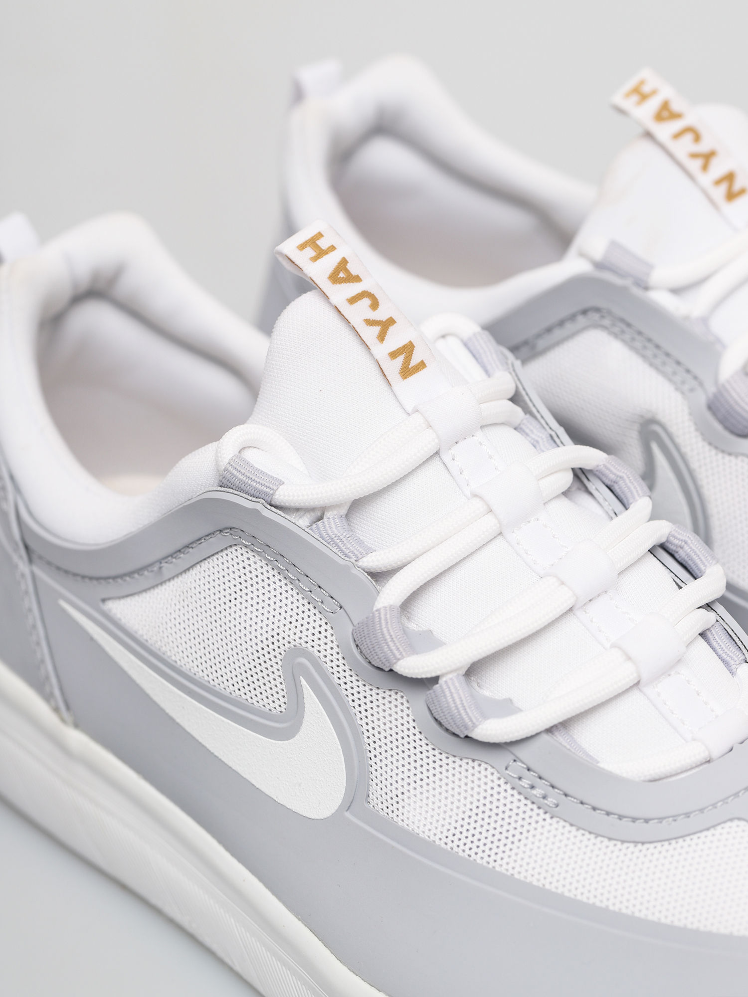Buty Nike SB Nyjah Free 2 (sky grey/white sky grey metallic gold)