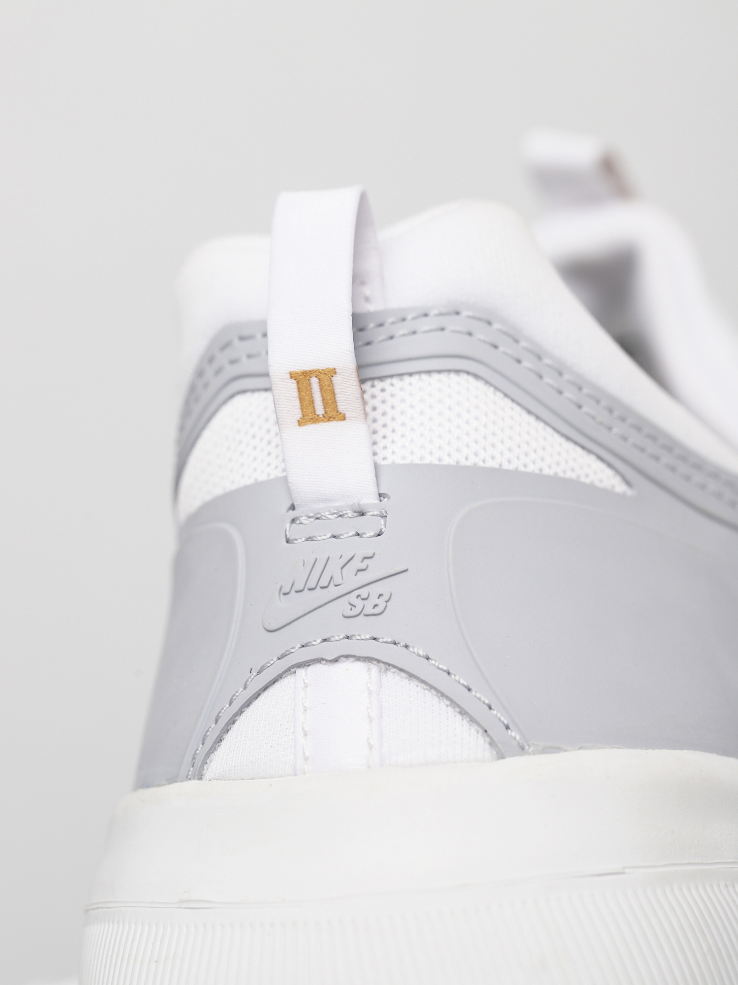 Buty Nike SB Nyjah Free 2 (sky grey/white sky grey metallic gold)