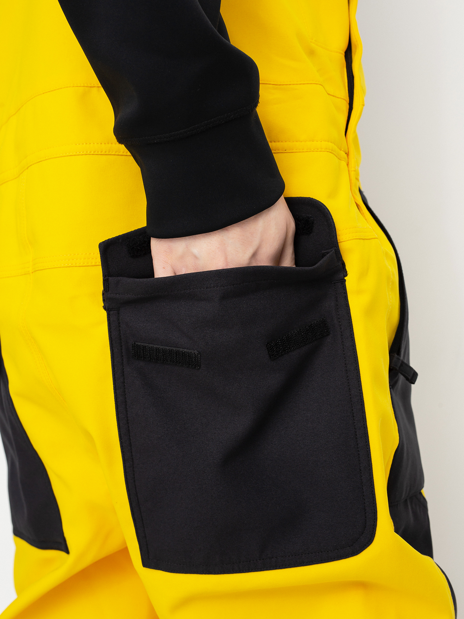 Męskie Spodnie snowboardowe ThirtyTwo Basement Bib (black/gold)