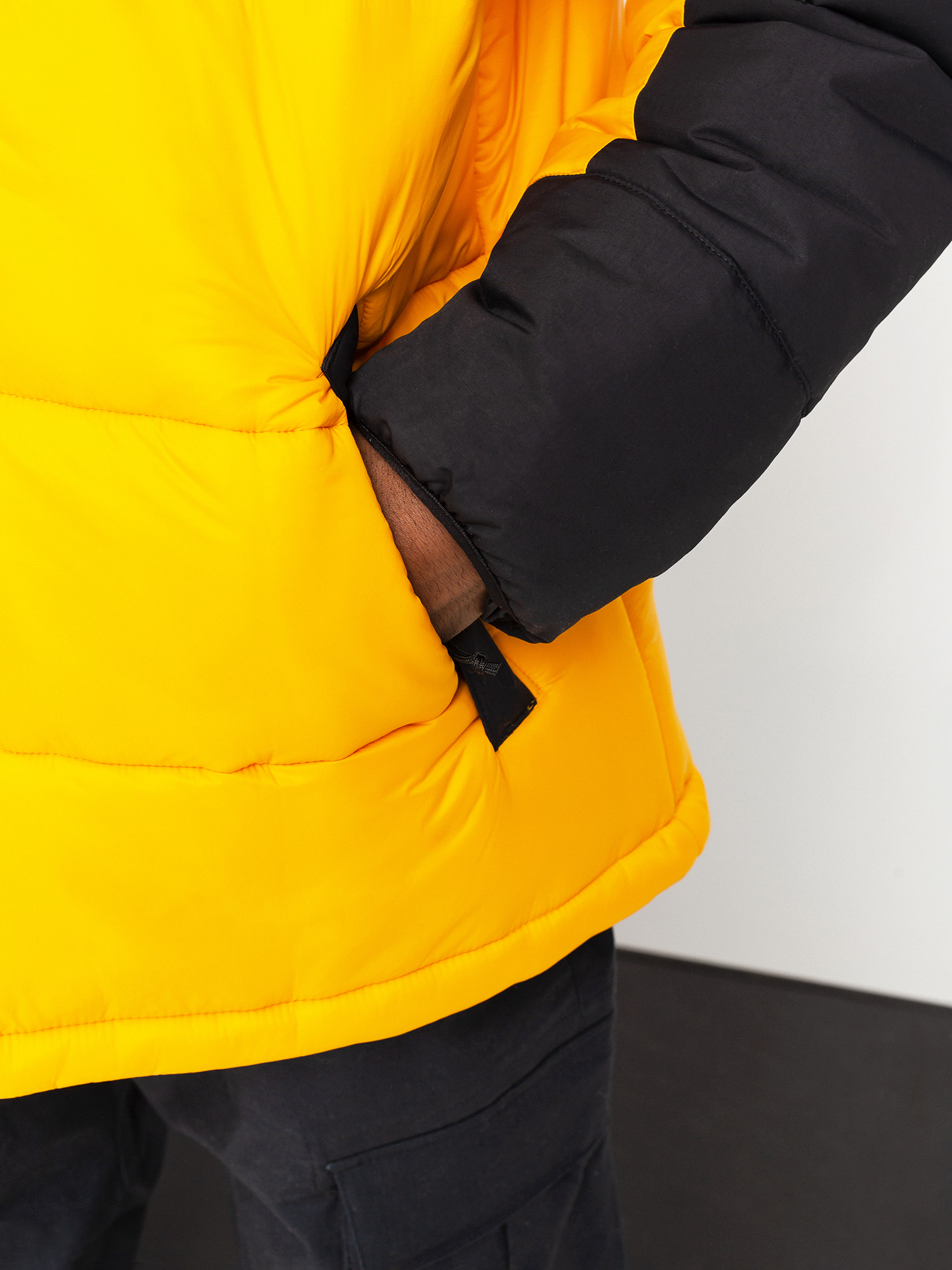 Kurtka The North Face Hmlyn Insulated (summit gold/black)