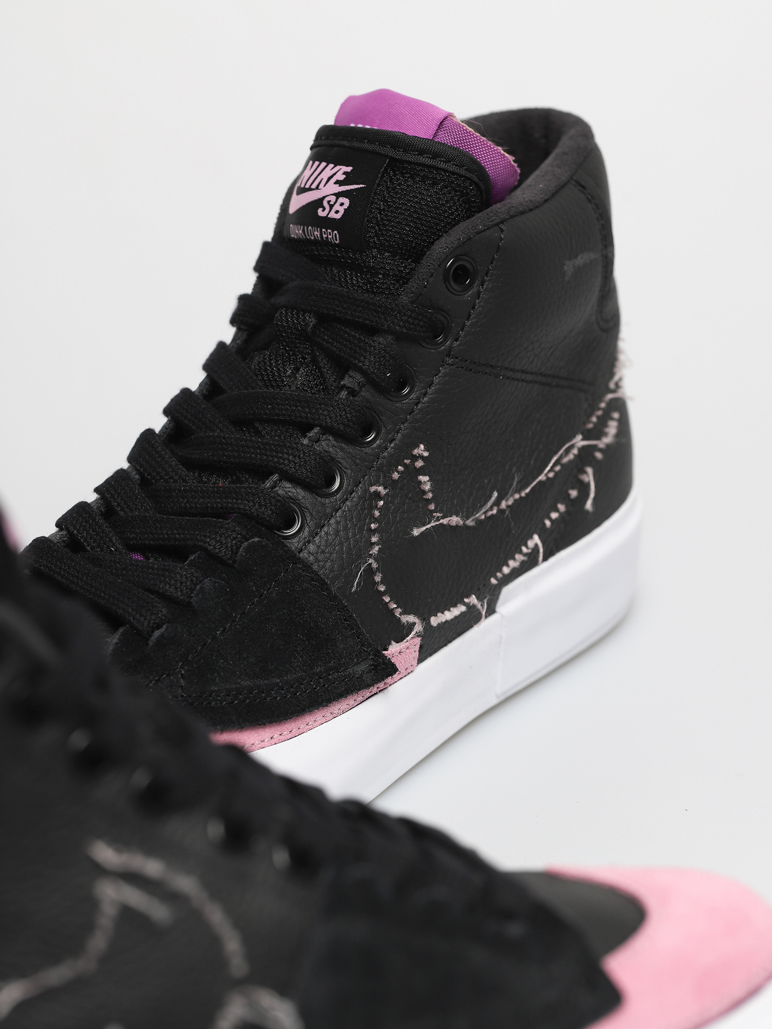 Buty Nike SB Zoom Blazer Mid Edge (black/pink rise white purple nebula)