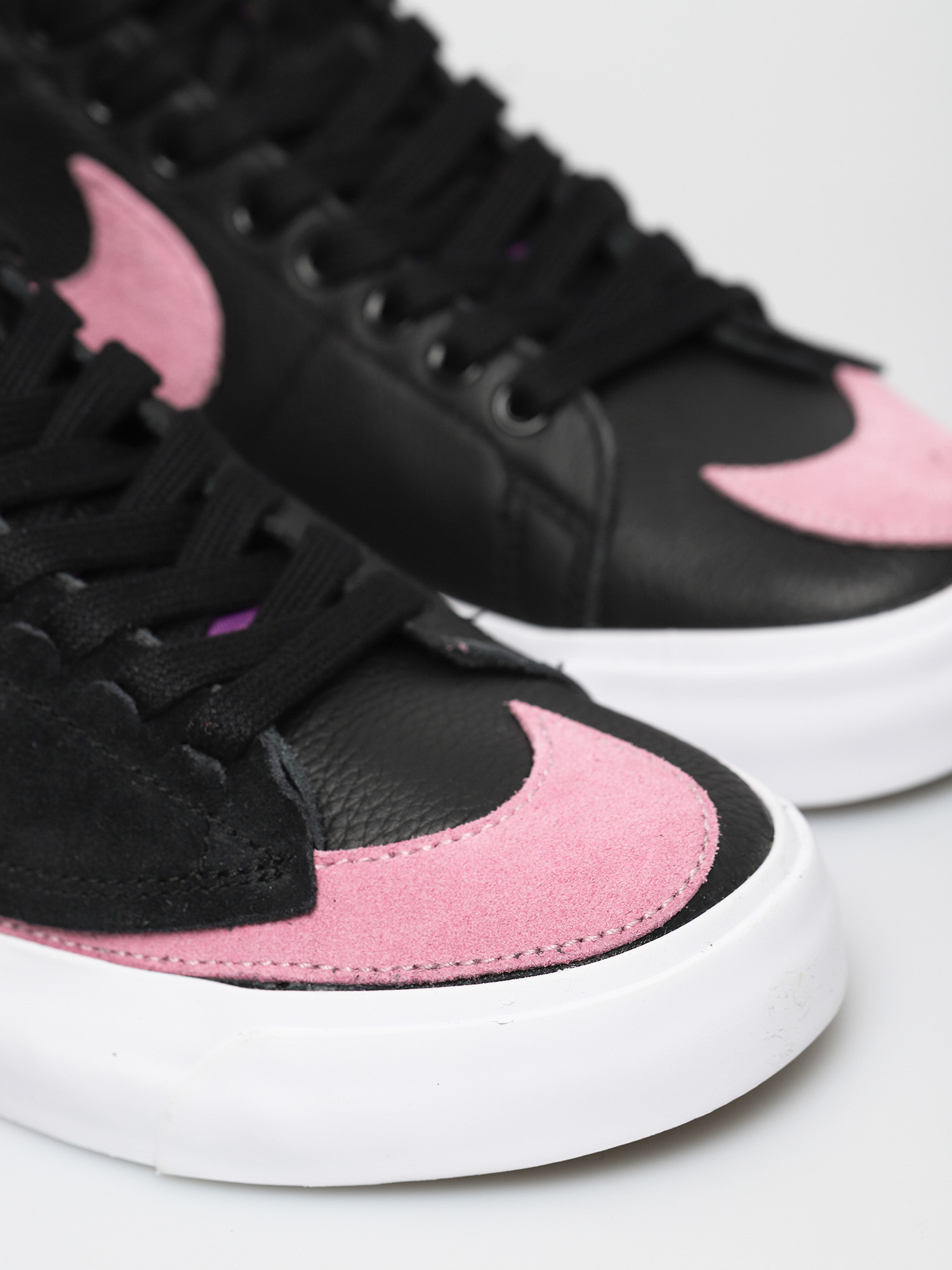 Buty Nike SB Zoom Blazer Mid Edge (black/pink rise white purple nebula)