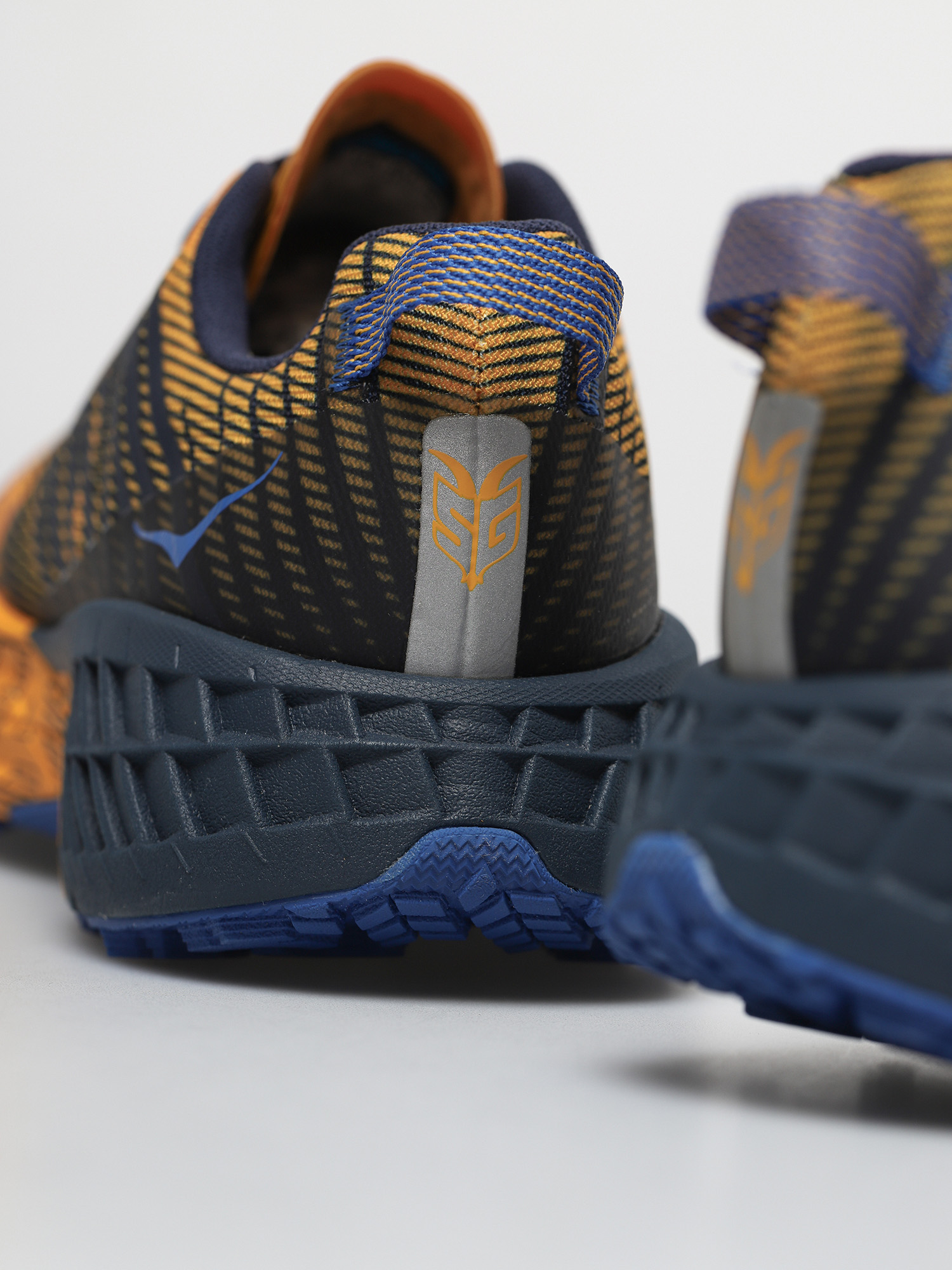 Buty Hoka One One Speedgoat 4 (saffron/black iris)