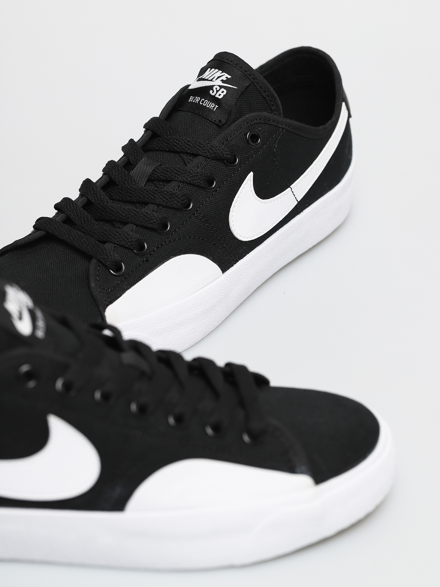 Buty Nike SB Blazer Court (black/white black gum light brown)