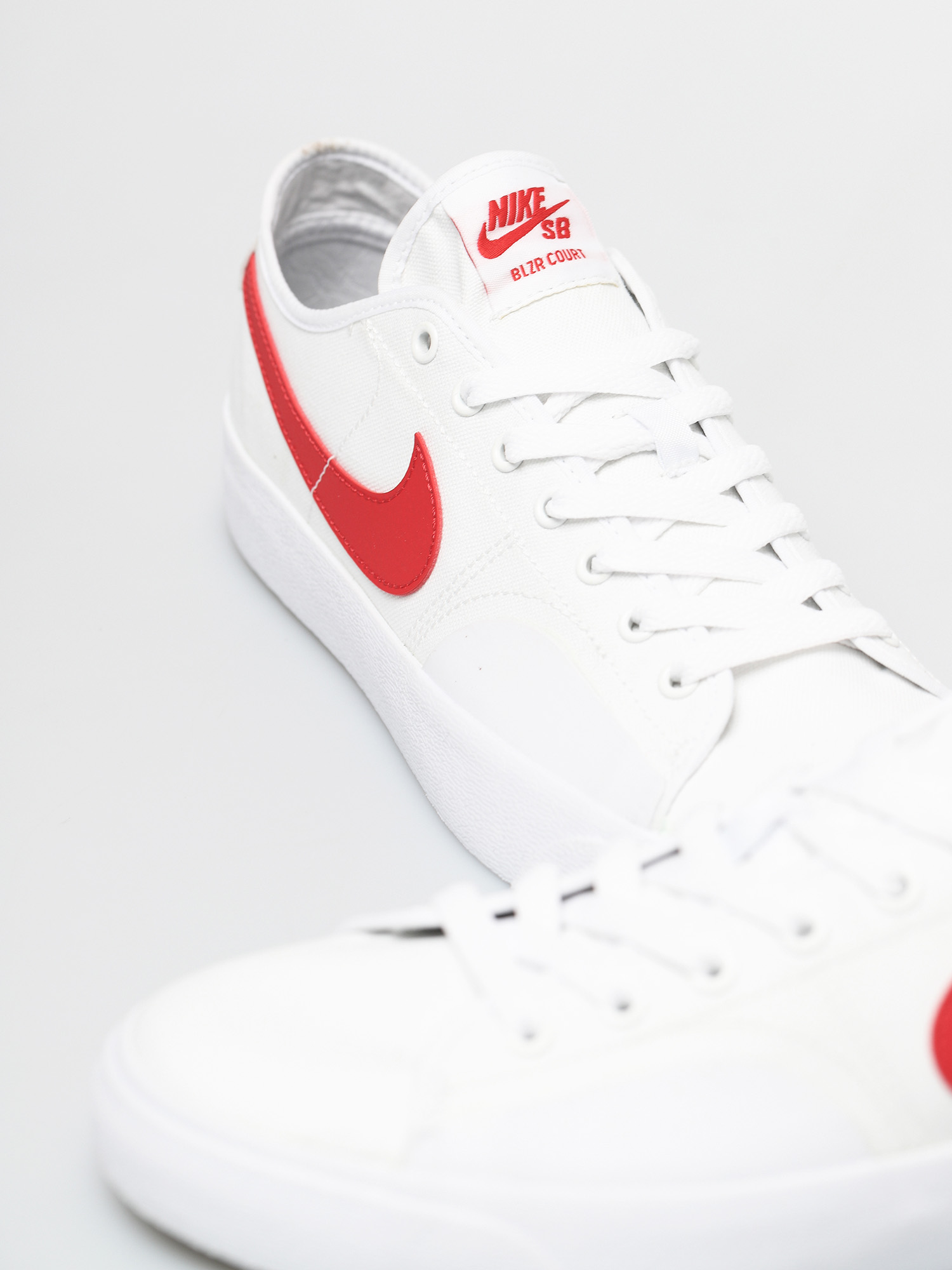 Buty Nike SB Blazer Court (white/university red white black)