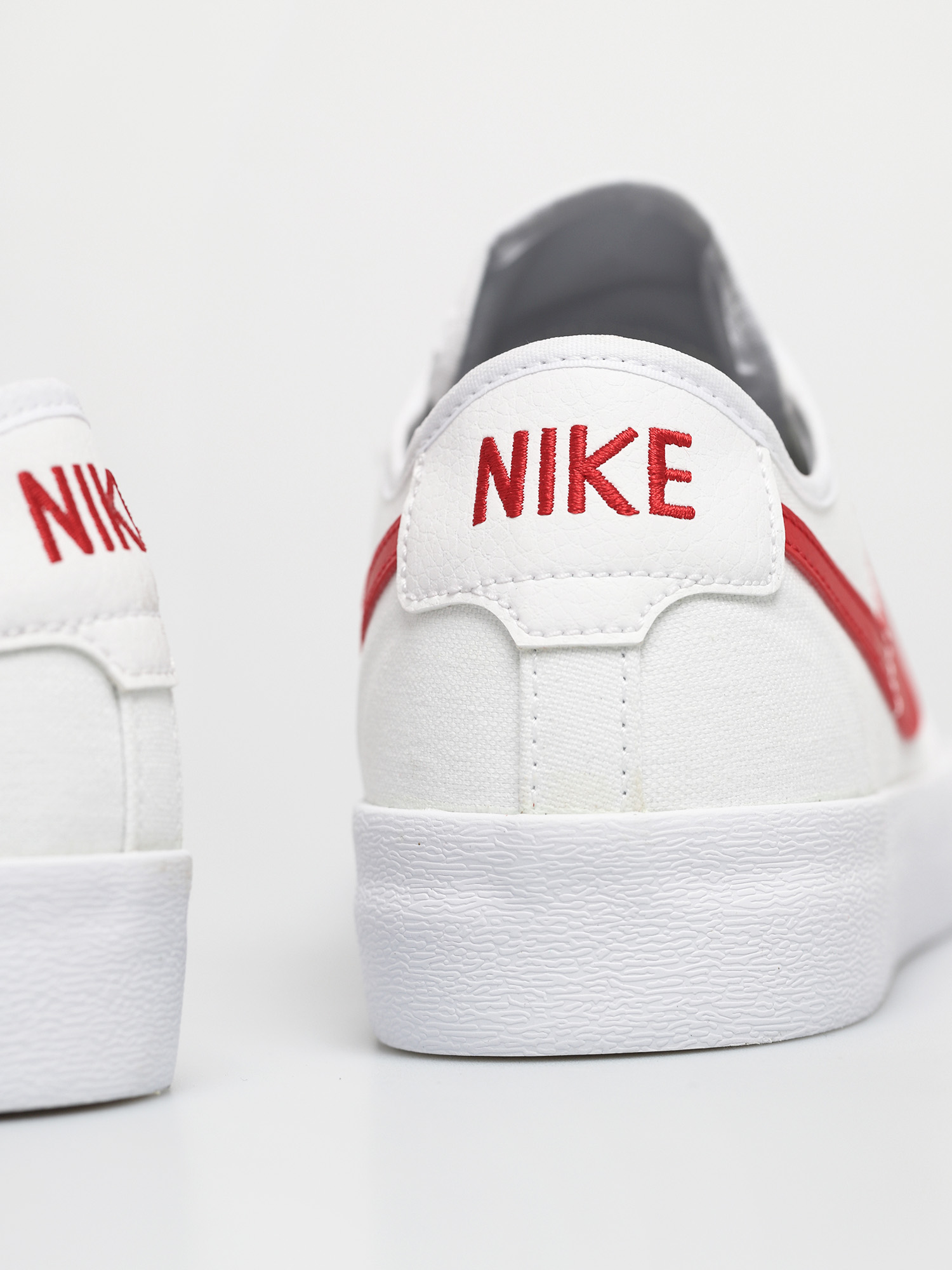 Buty Nike SB Blazer Court (white/university red white black)
