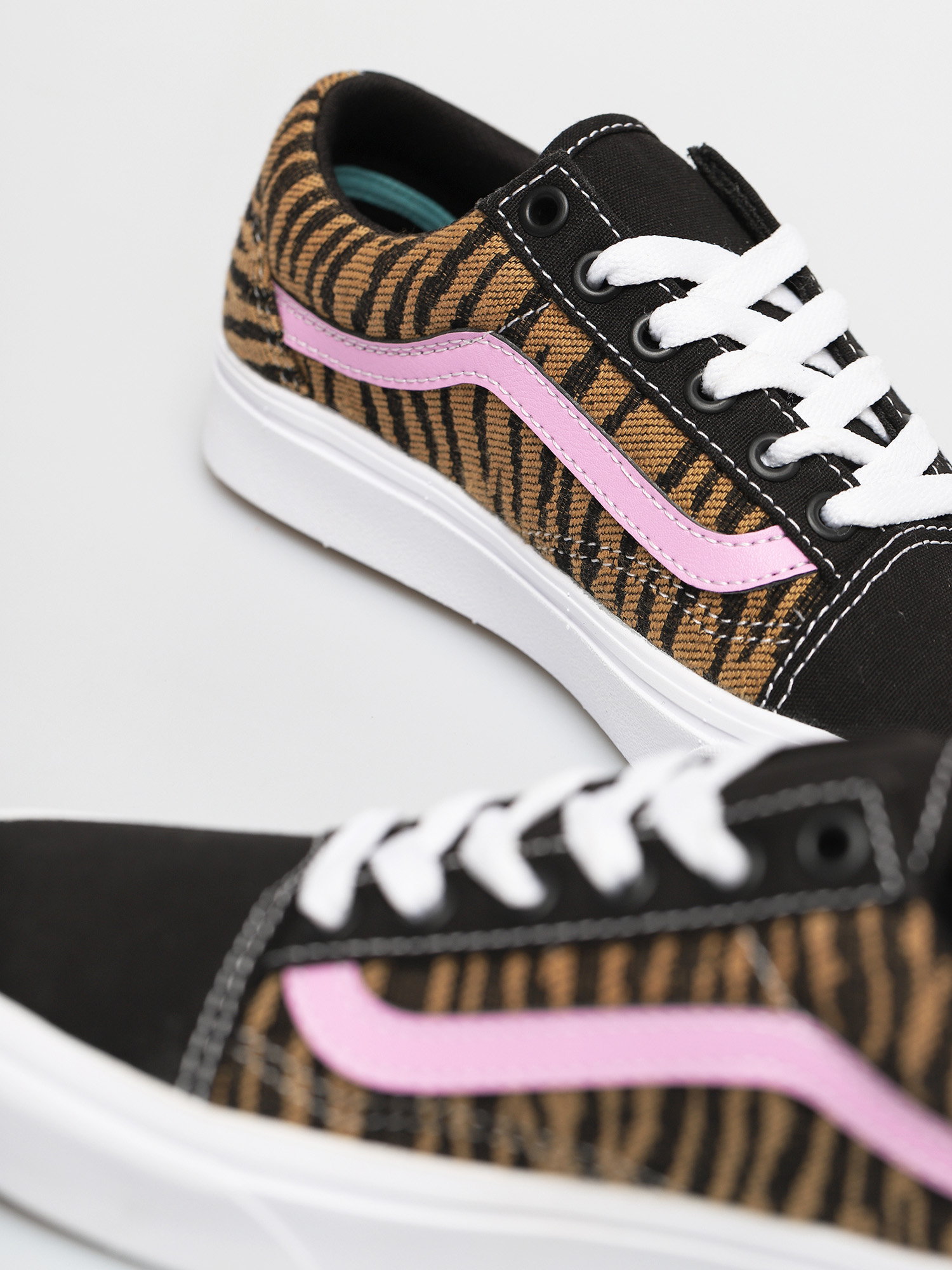 Buty Vans Comfycush Old Skool (le tigre black/orchid)