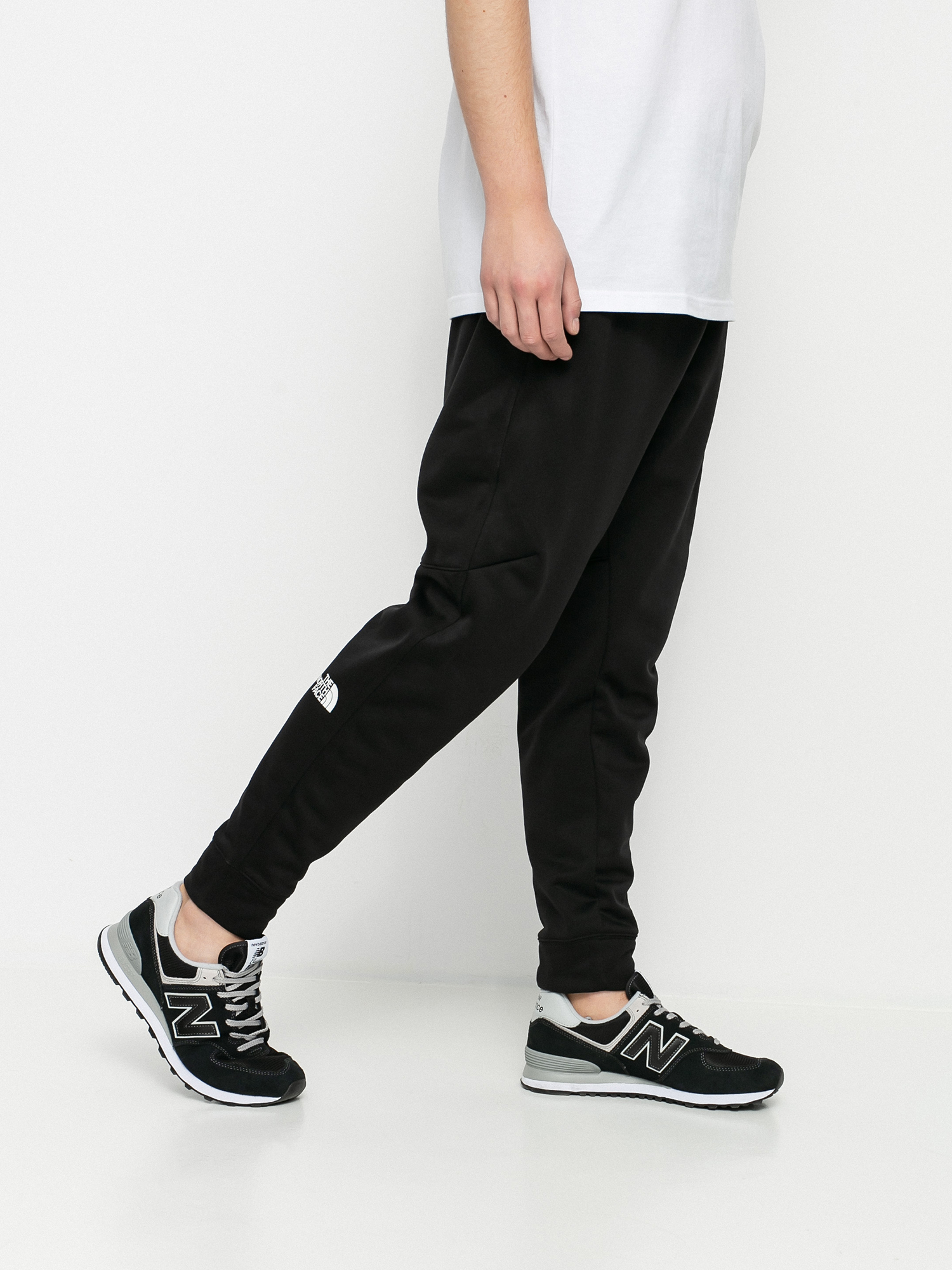Spodnie The North Face Surgent Cuffed (tnf black)