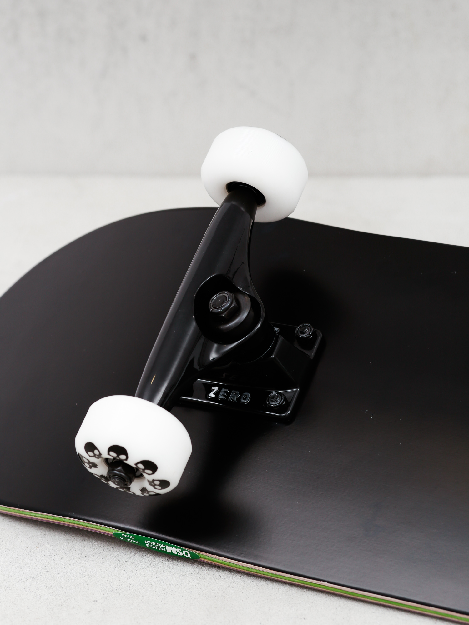 Deskorolka Zero Single Skull (black/white)