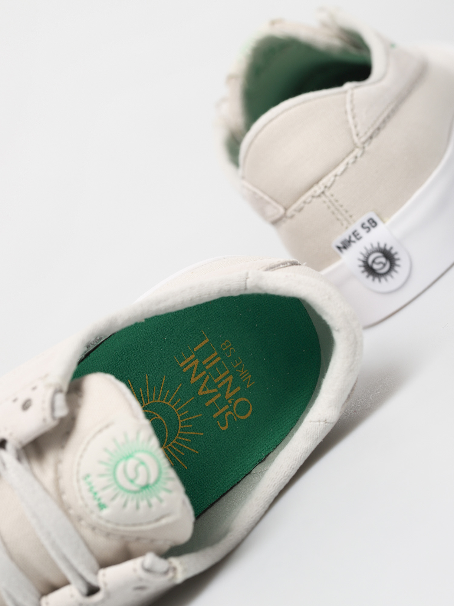 Buty Nike SB Shane (summit white/lucky green university gold)