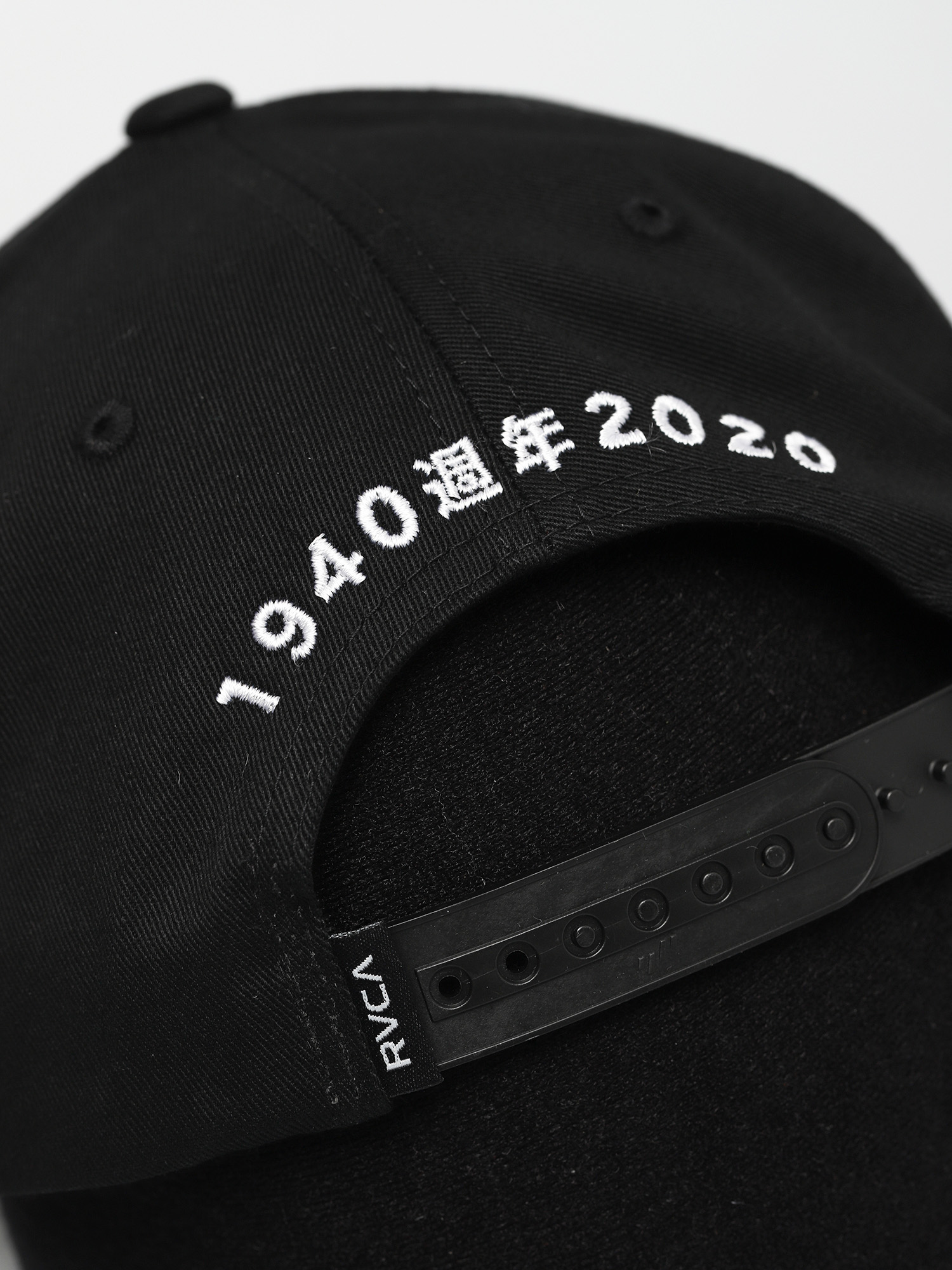 Czapka z daszkiem RVCA Eighty Years Snapback ZD (black)