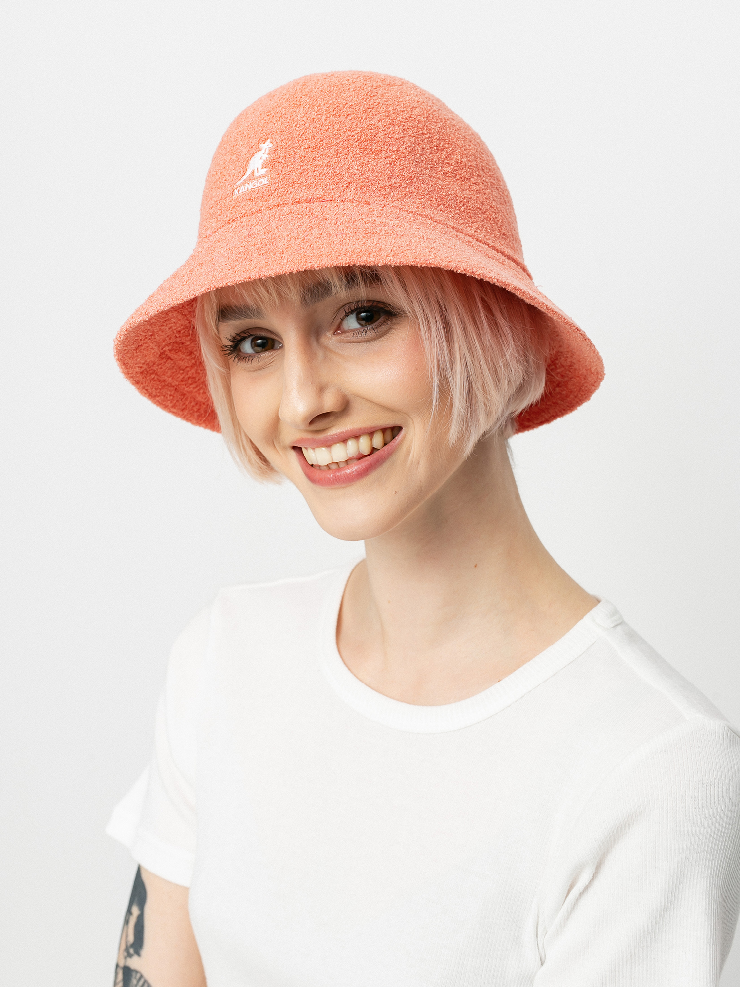 Kapelusz Kangol Bermuda Casual (peach pink)