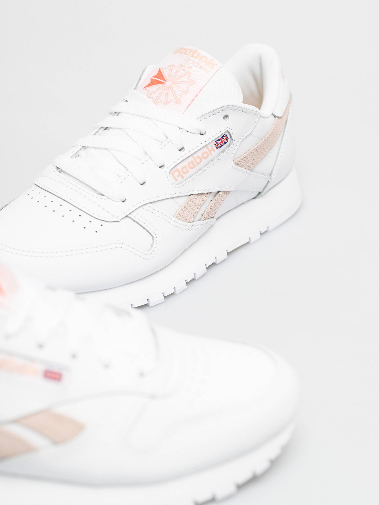 Buty Reebok Cl Lthr Wmn (white/aurorg/cerpnk)