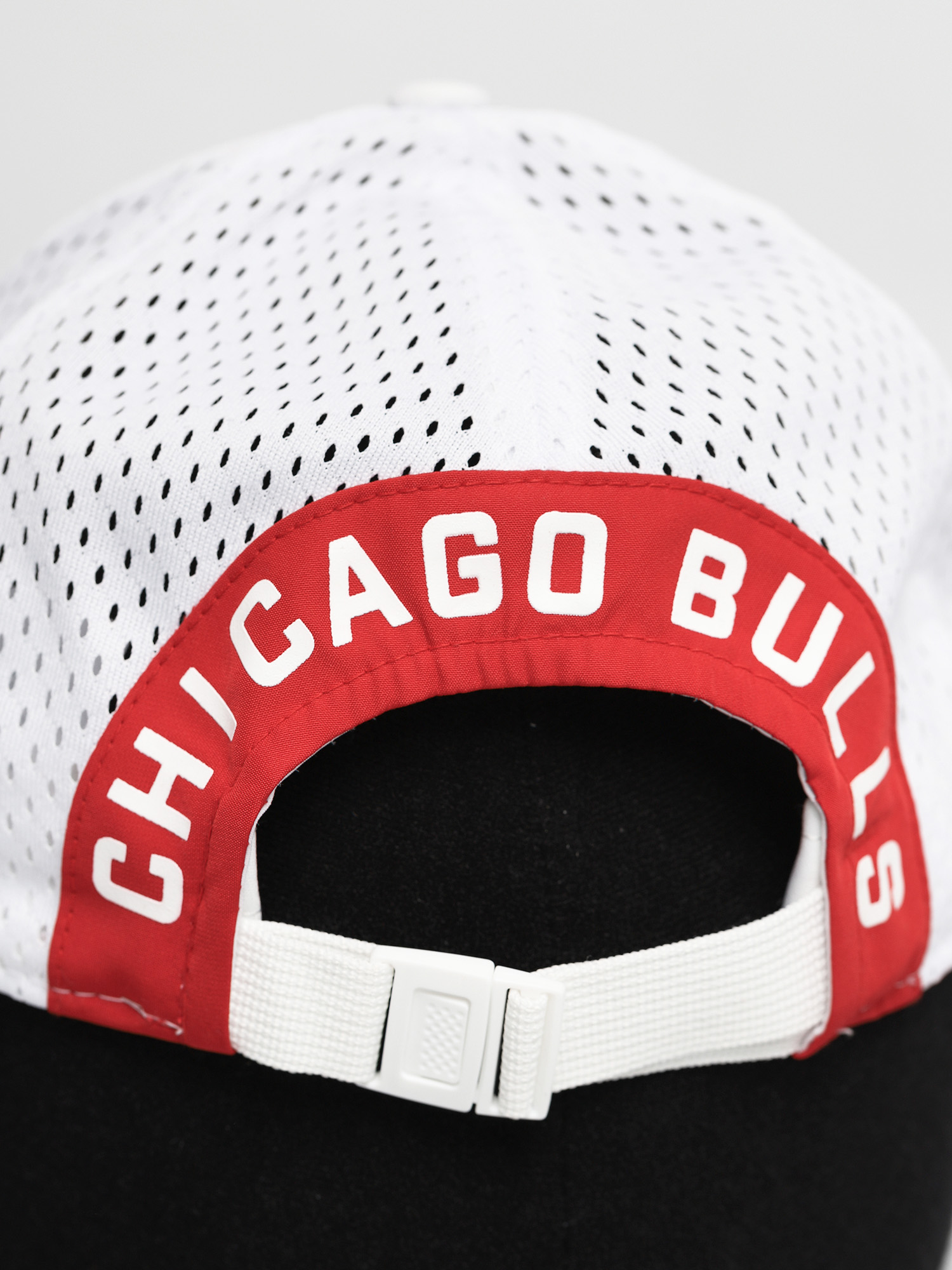 Czapka z daszkiem New Era Team Arch 9Forty Chicago Bulls ZD (white)