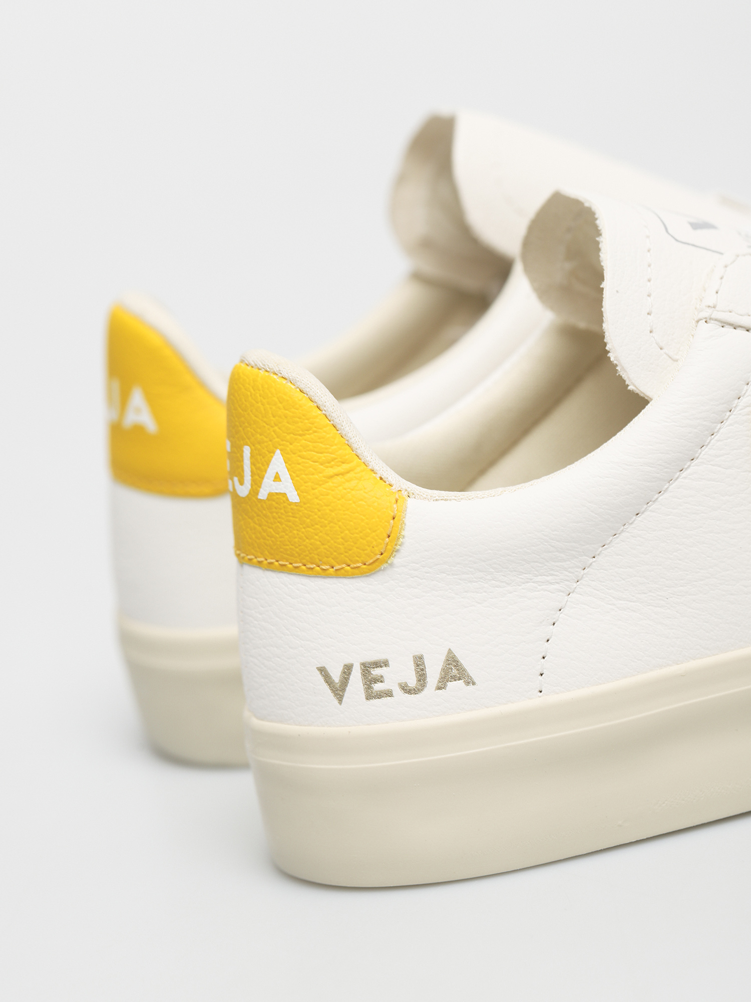 Buty Veja Campo Wmn (chromefree leather extra white tonic)