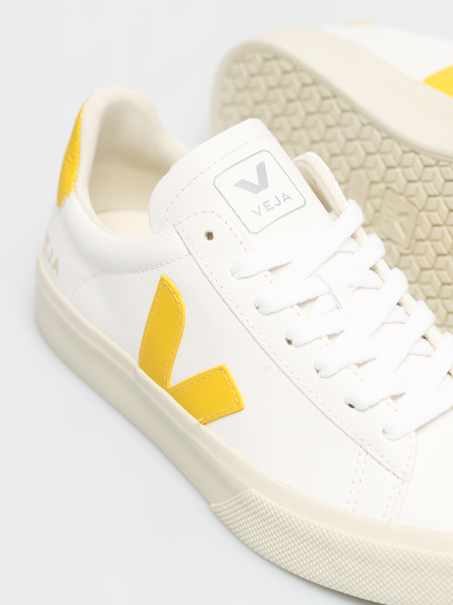 Buty Veja Campo Wmn (chromefree leather extra white tonic)