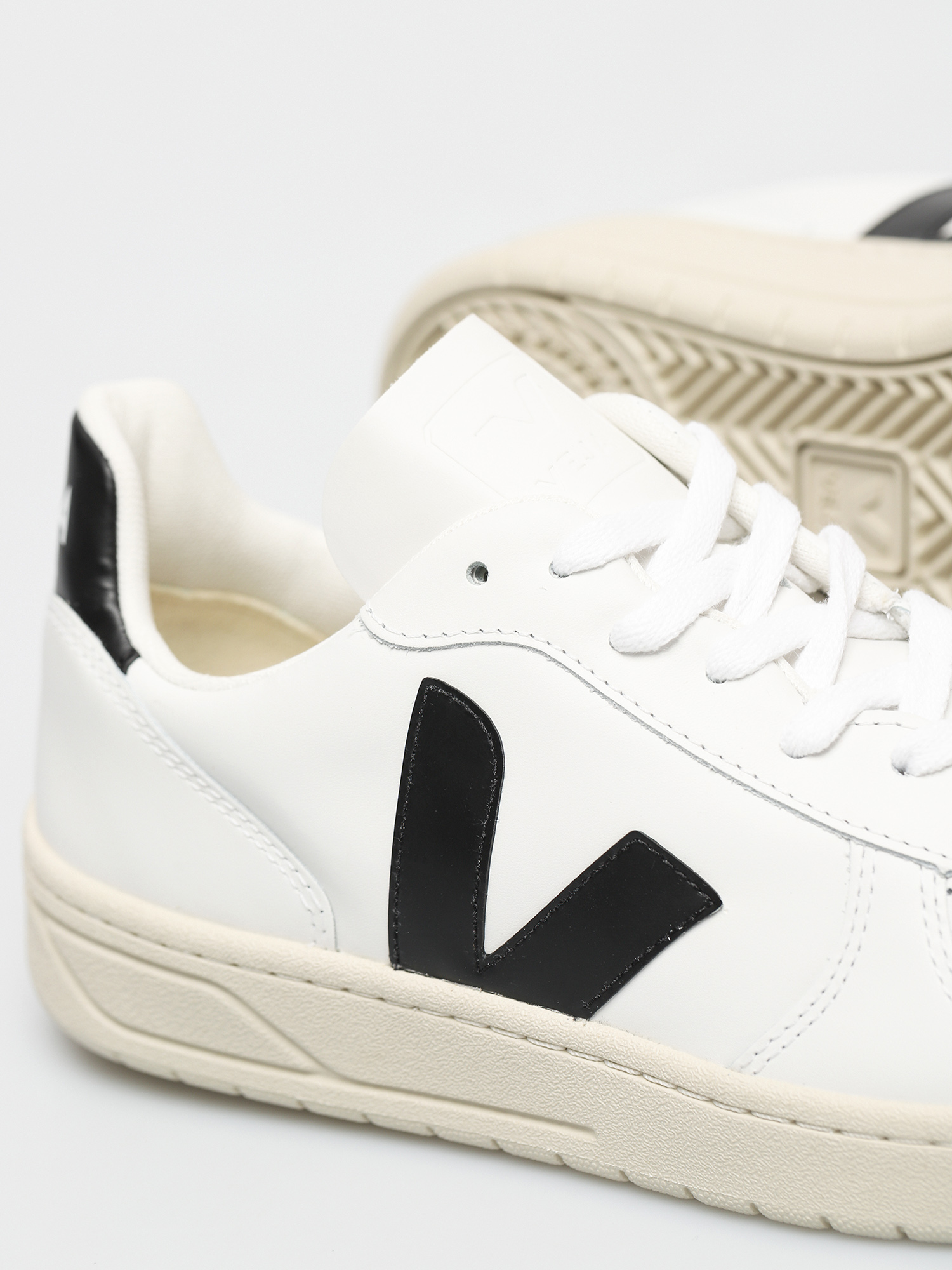 Buty Veja V-10 (leather extra white black)