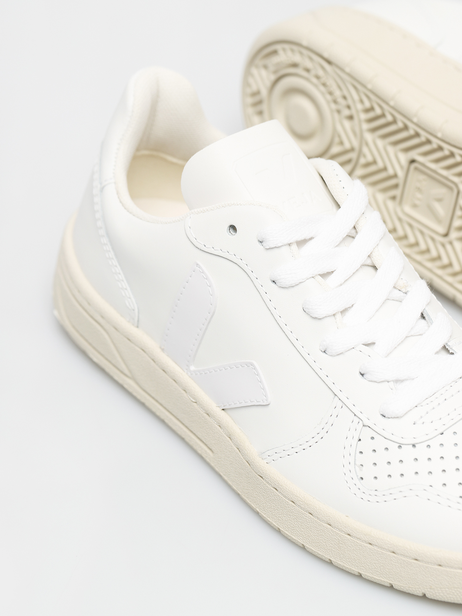 Buty Veja V-10 Wmn (leather extra white)