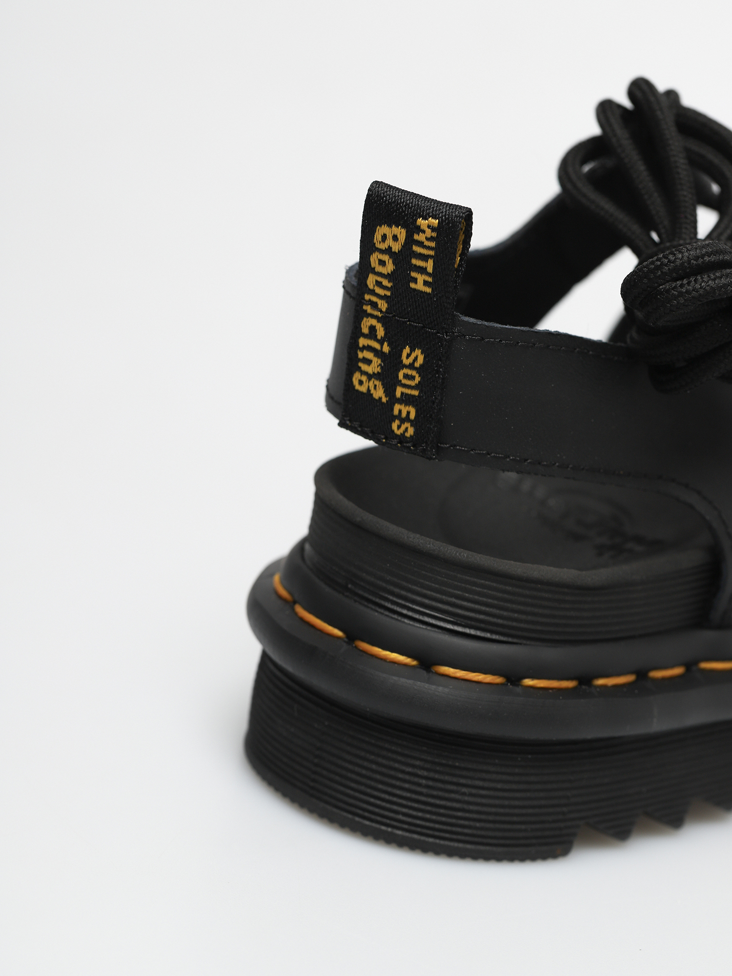 Sandały Dr. Martens Nartilla Wmn (black hydro)