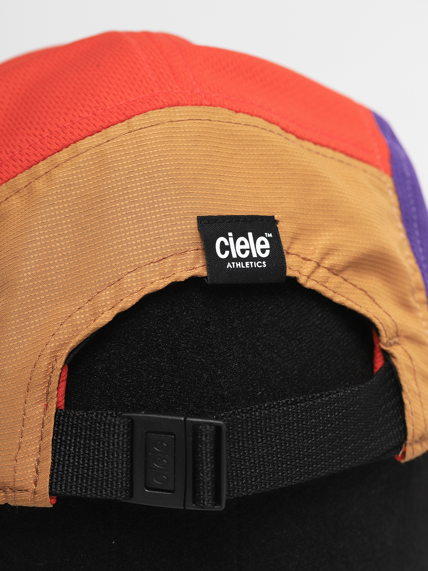 Czapka z daszkiem Ciele Athletics GOCap Century ZD (badlands orange/purple/red)