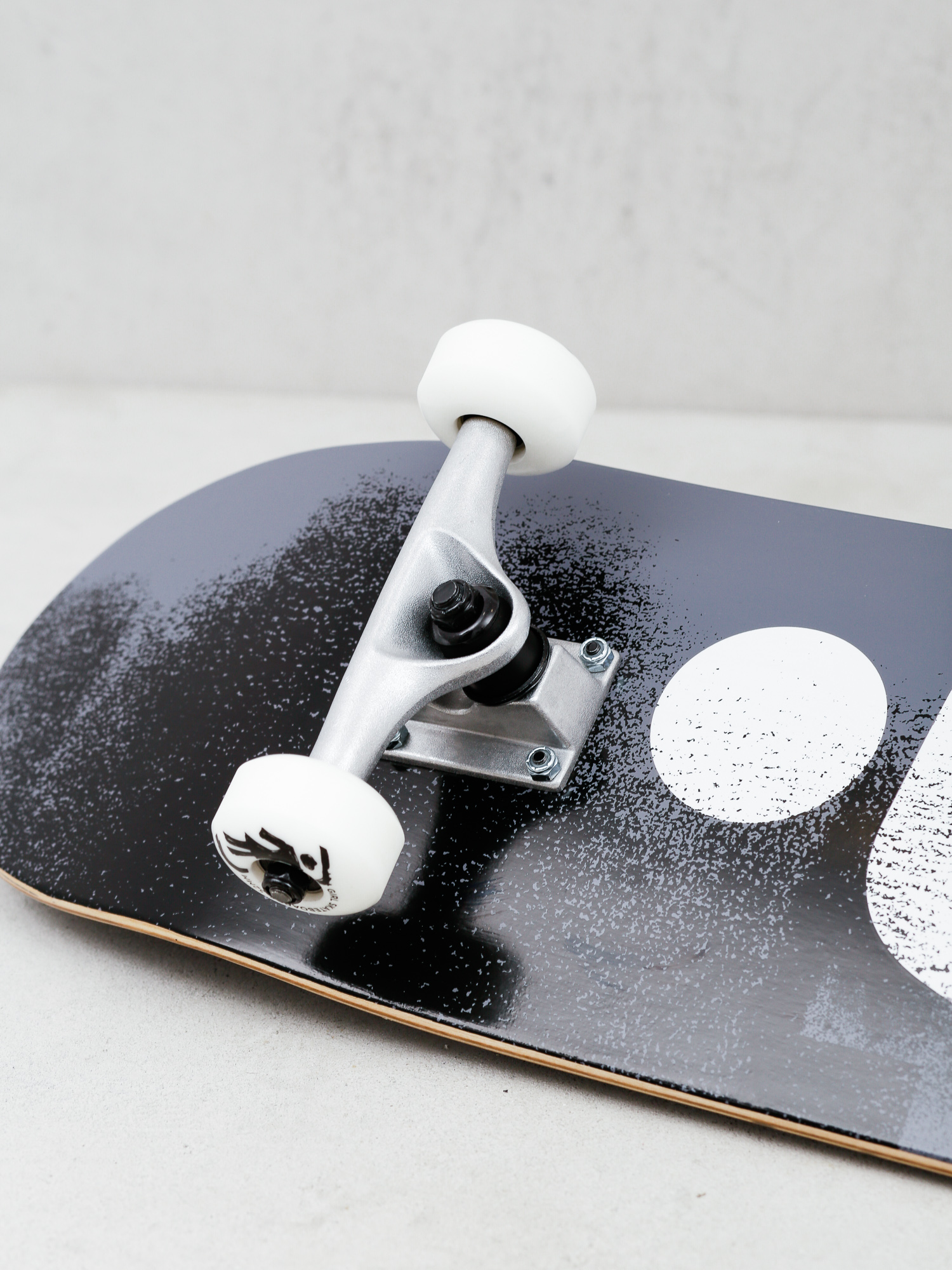 Deskorolka Girl Skateboard Bennett Roller (black/white)